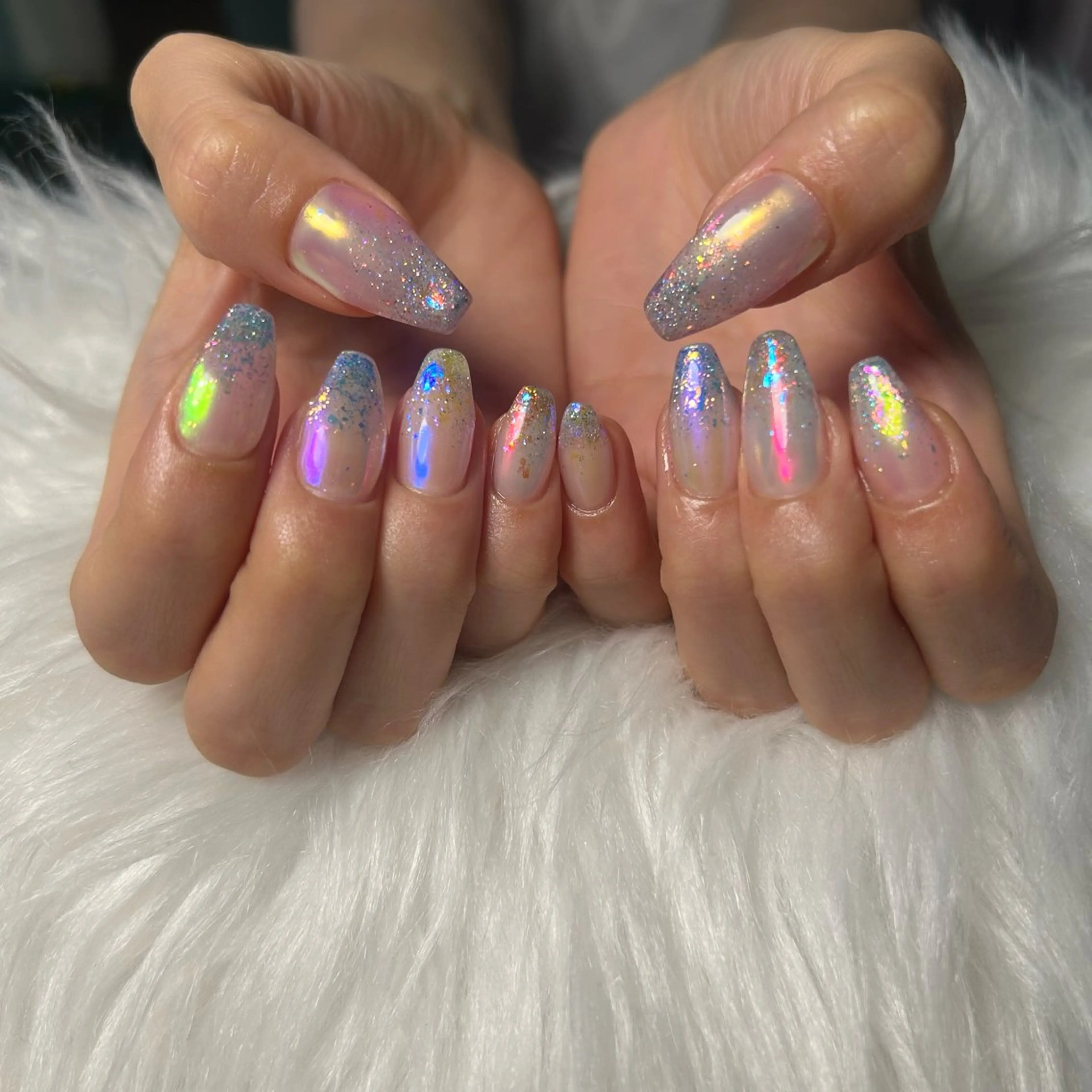 ネイル オーロラネイル ラメ(グリッター) ラメグラデーション ハンドネイル haacnails（ハーシーネイル）所属・haac nailsのネイルデザイン