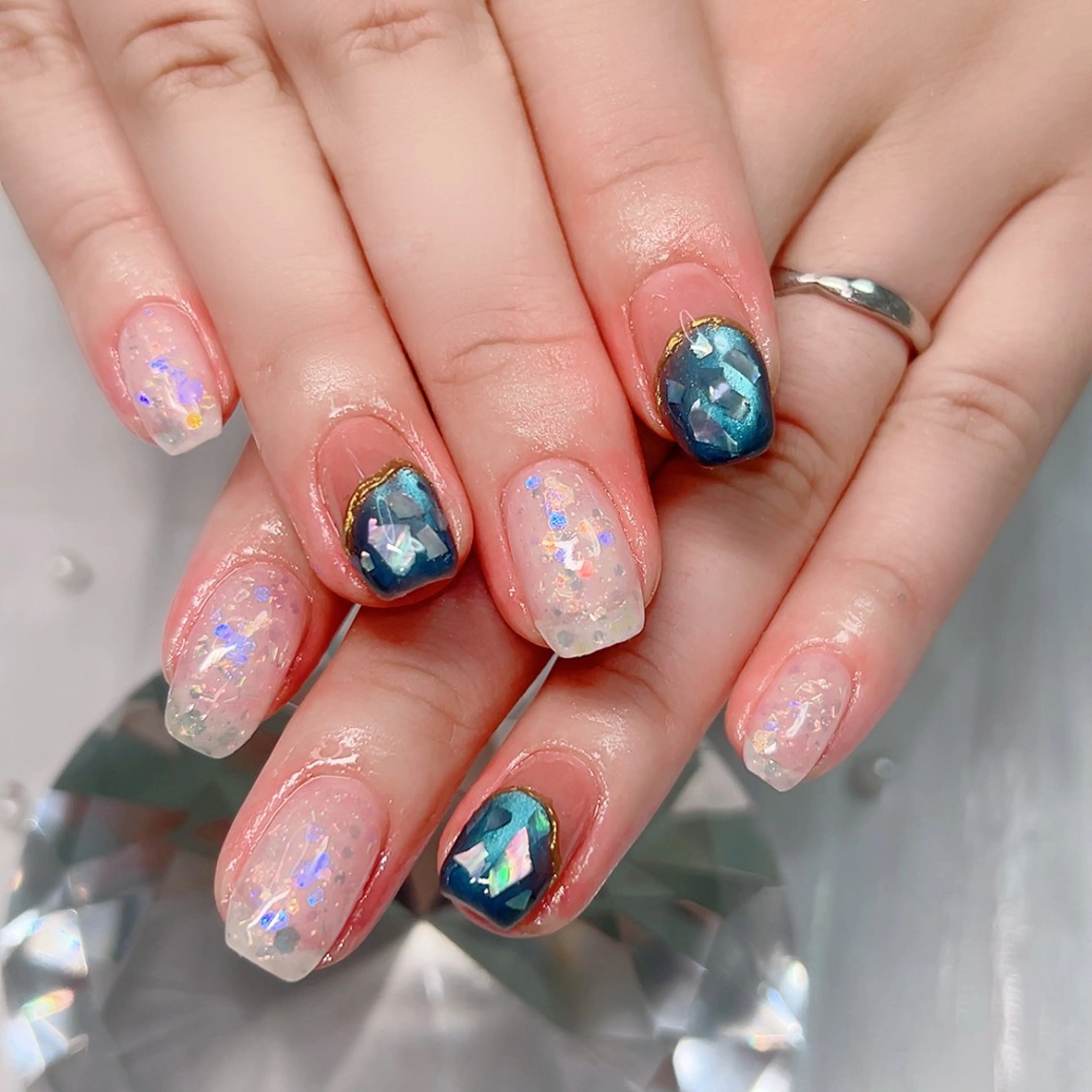 ネイル ガーリー マグネットネイル ニュアンスネイル オフィスネイル リボン ハンドネイル Cute Tips nailのネイルデザイン