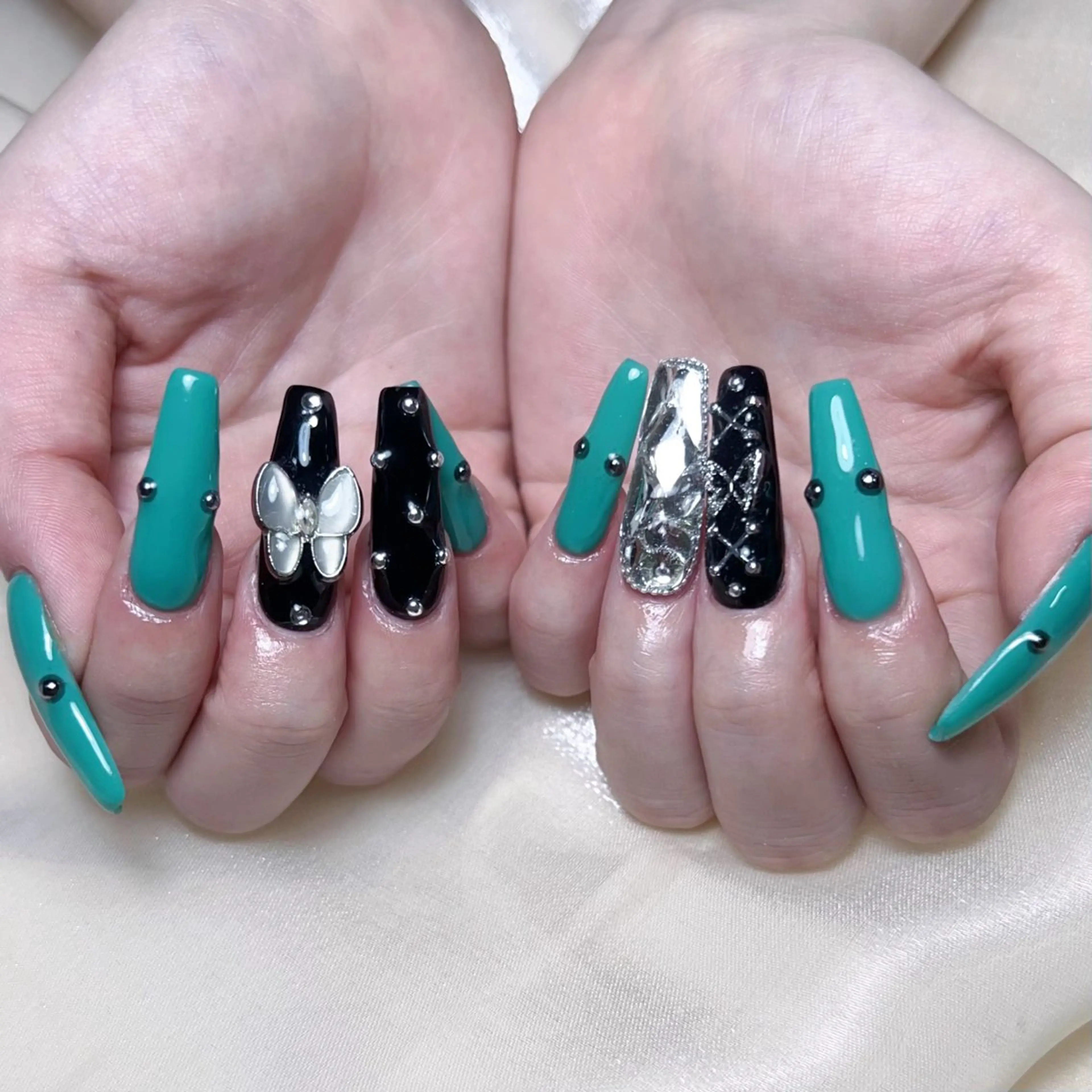 ネイル 持ち込み ハンドネイル NAILサロン 木にいるのネイルデザイン
