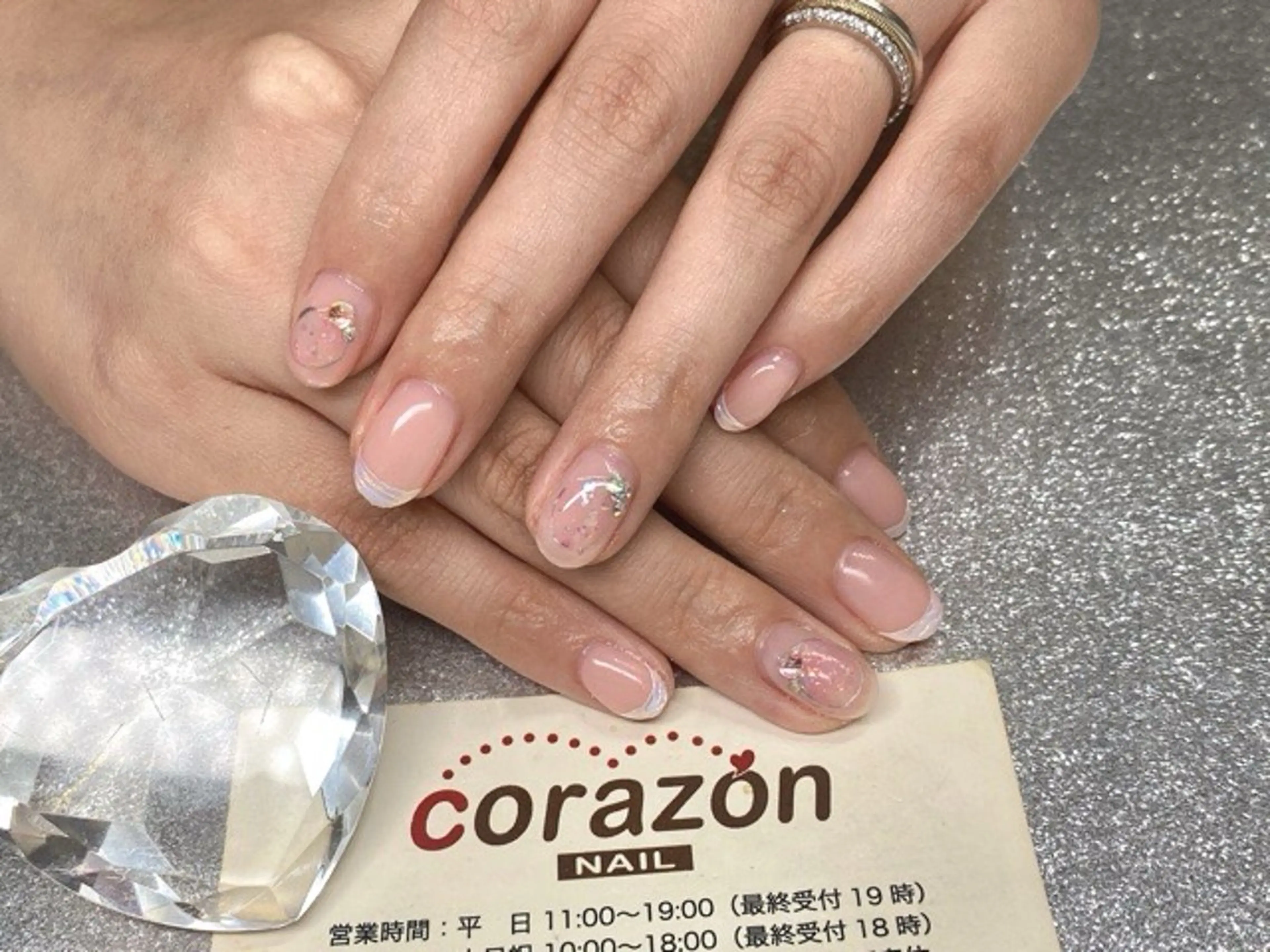 ネイル フレンチネイル ラメ(グリッター) ストーンネイル ホワイト corazon所属・ネイリスト aicoのネイルデザイン