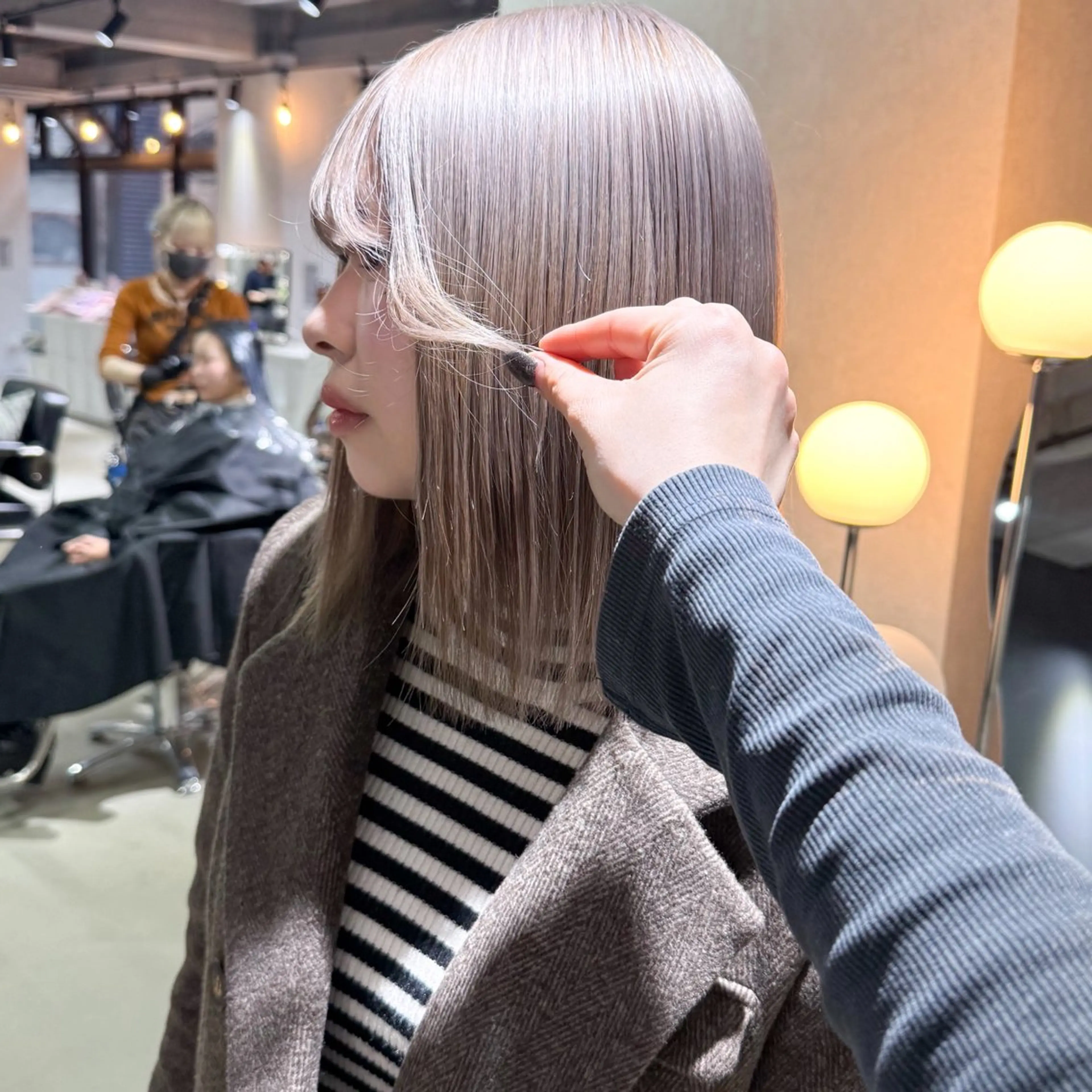 ミディアム カラー ベージュカラー ブリーチ ケアブリーチ ホワイトベージュ ヘアカラー トリートメント レイヤー/暖色/ ミルクティー/マリアのヘアスタイル