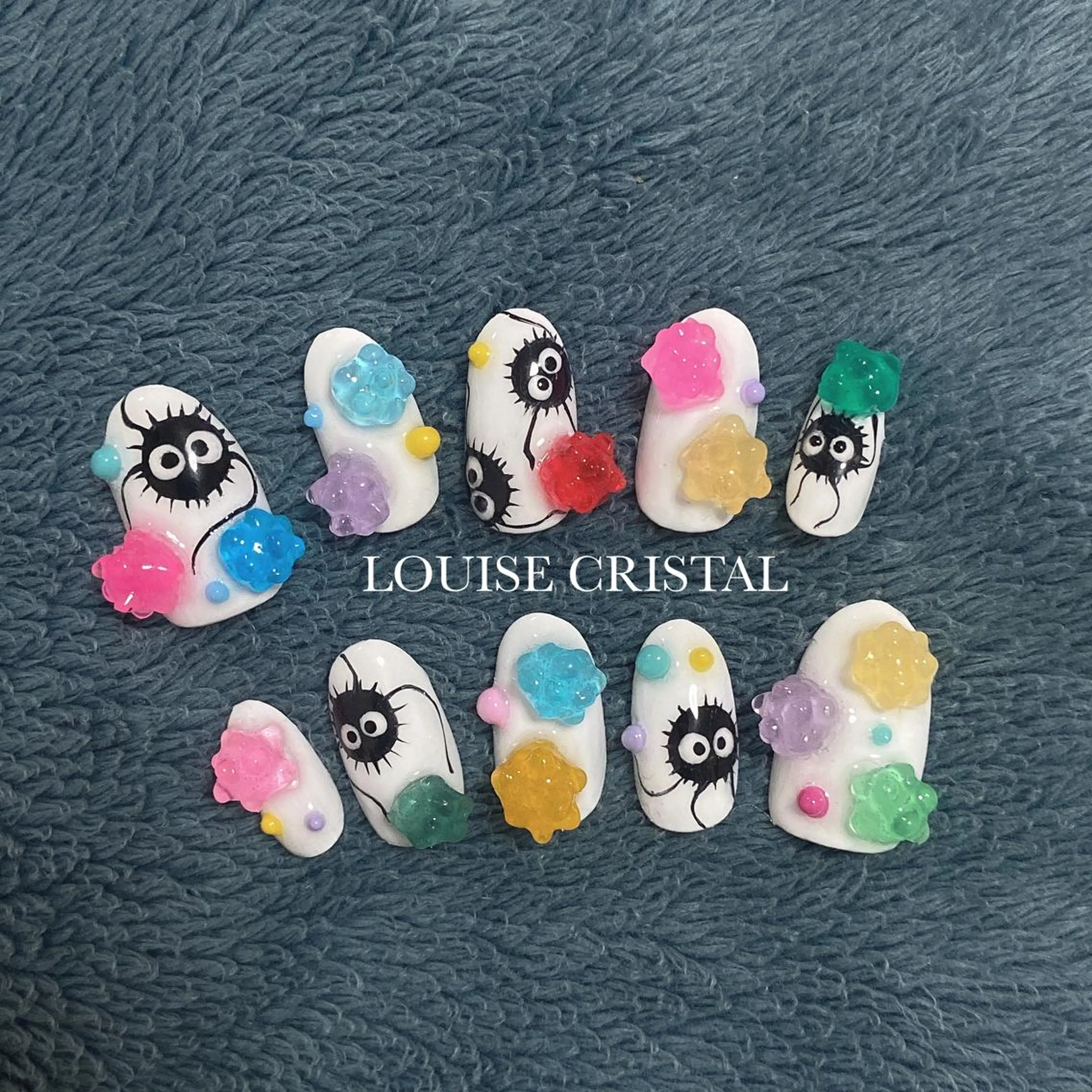 ネイル ハンドネイル LOUISE CRYSTALのネイルデザイン