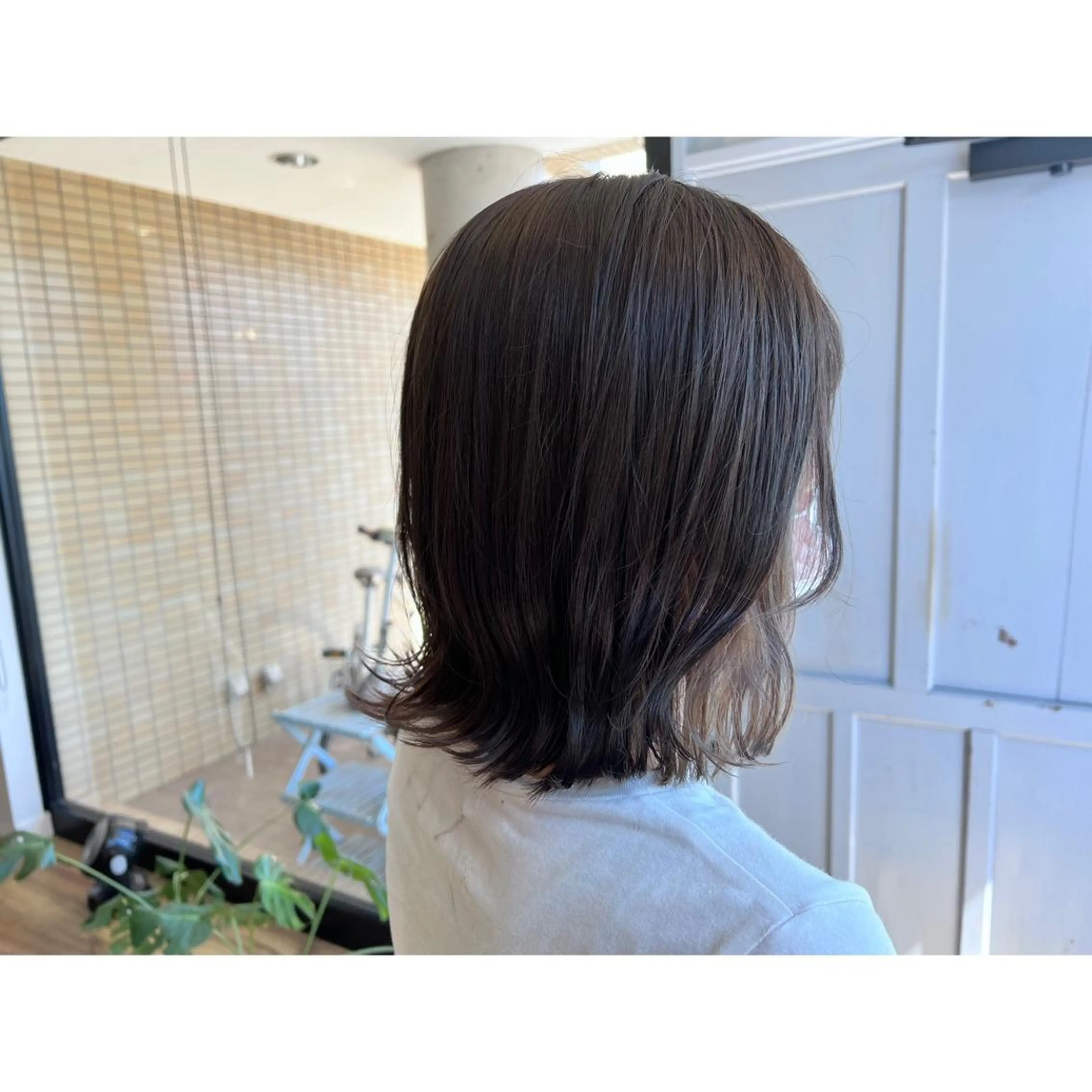 ミディアム カラー グレージュ ヘアカラー トリートメント ツキダテ ユイのヘアスタイル