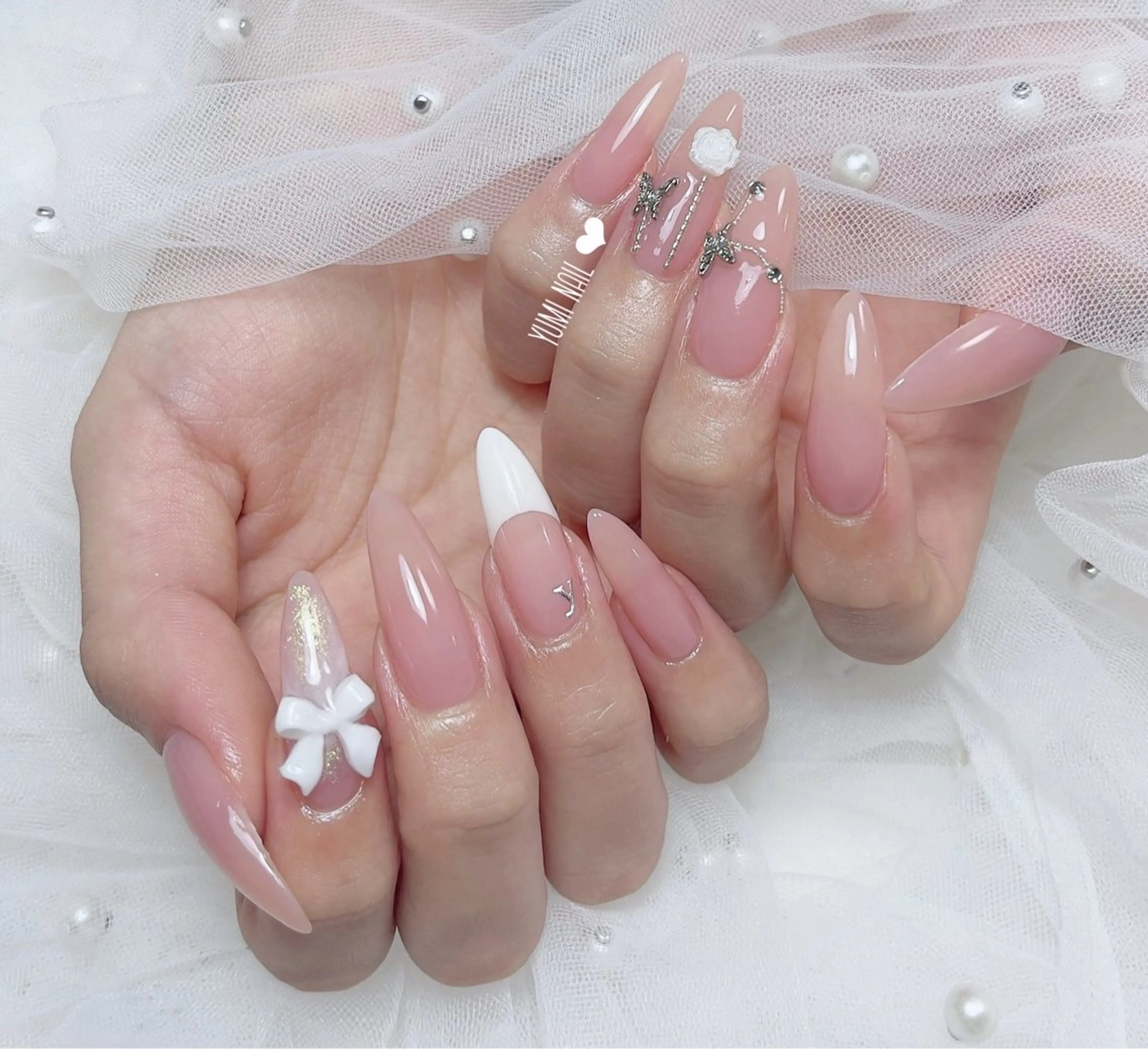 ネイル ユリ🎀 デザイン長さ出し専門のネイルデザイン