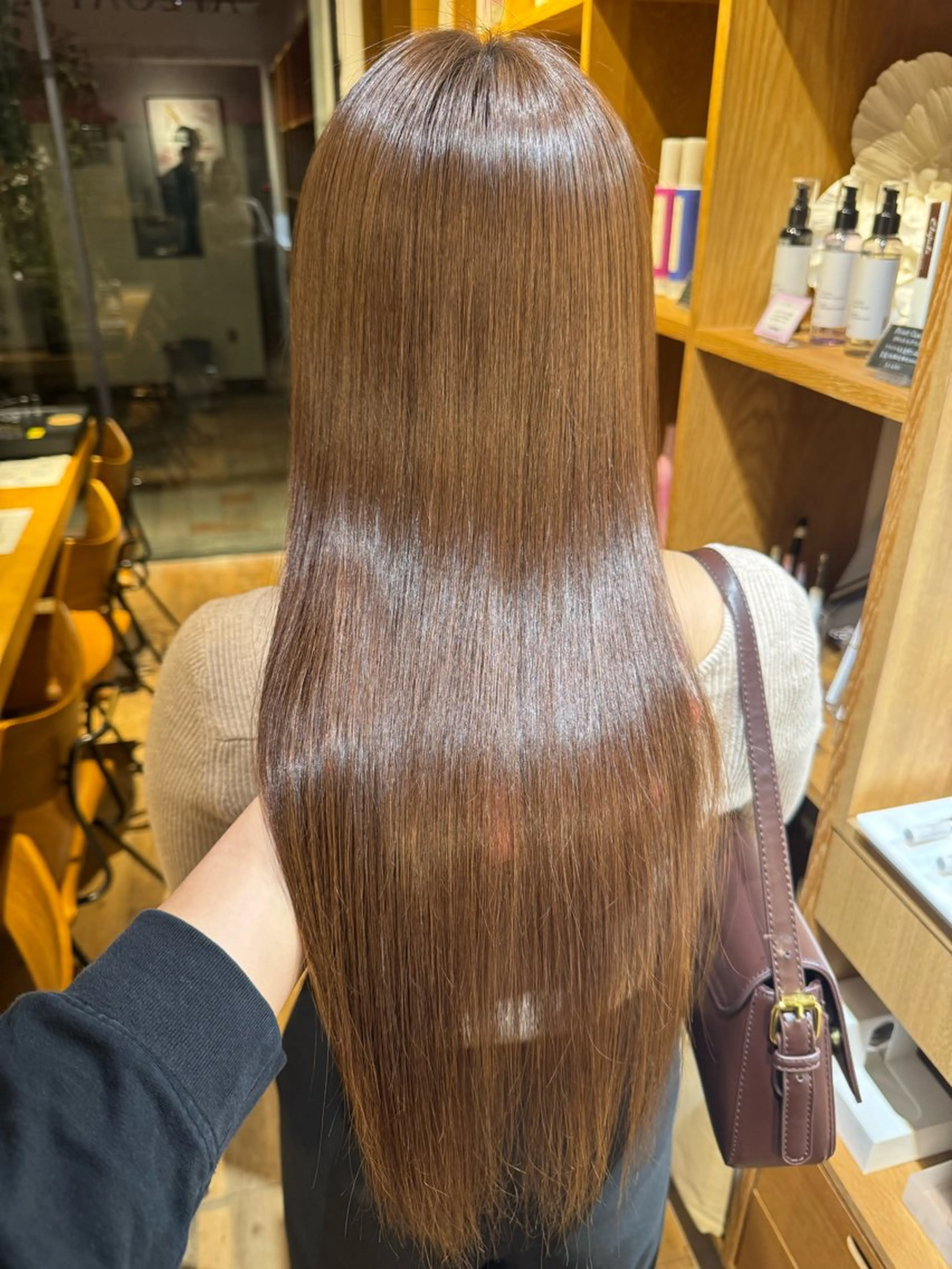 セミロング カット 縮毛矯正 トリートメント afloatkobe所属・美髪/髪質改善 川口凌弥のヘアスタイル