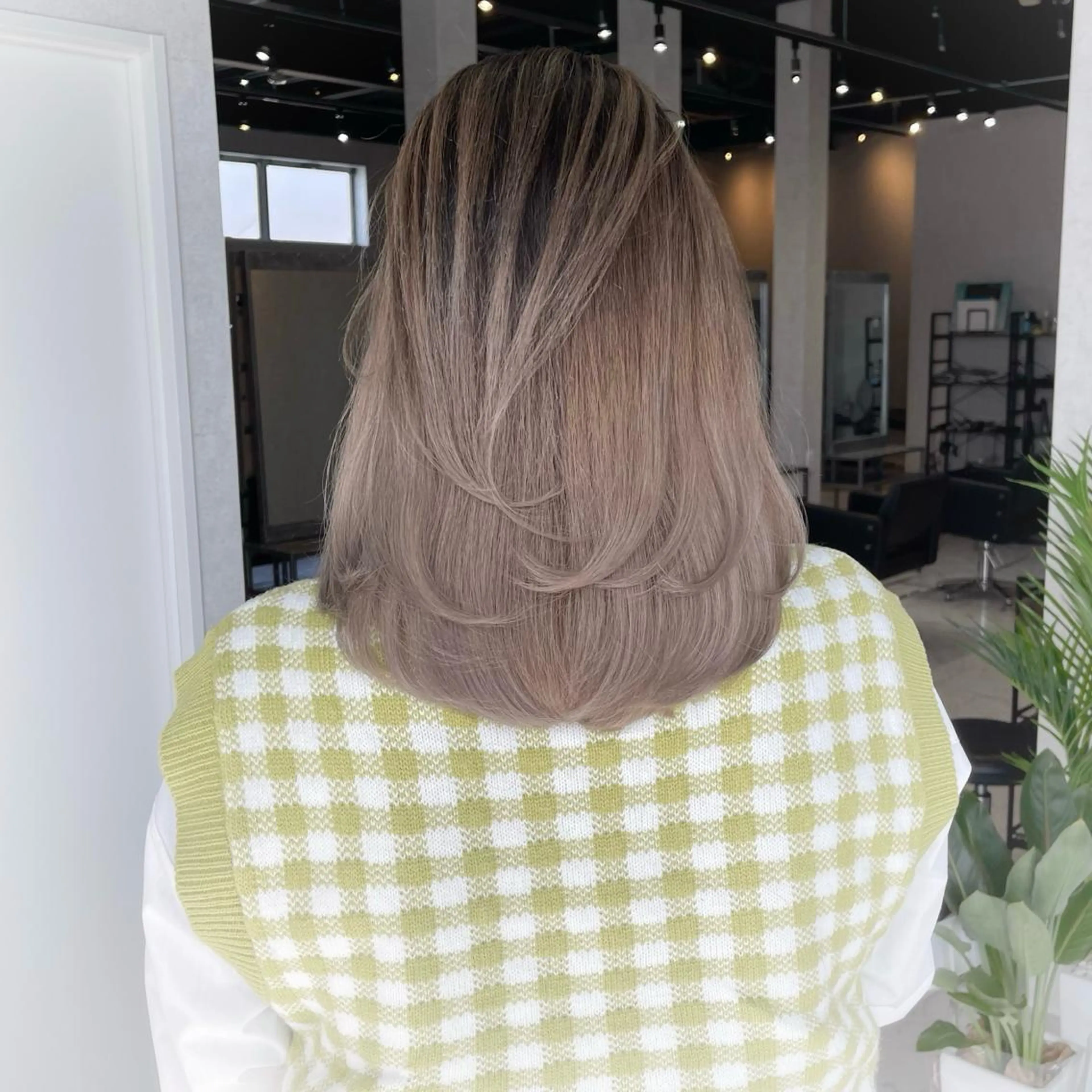 ミディアム カラー ヘアアレンジ バレイヤージュ デザインカラー ハイライトカラー 外国人風カラー ハイライト カット ヘアカラー トリートメント アンドウ ユウ/ レイヤーカット/韓国のヘアスタイル