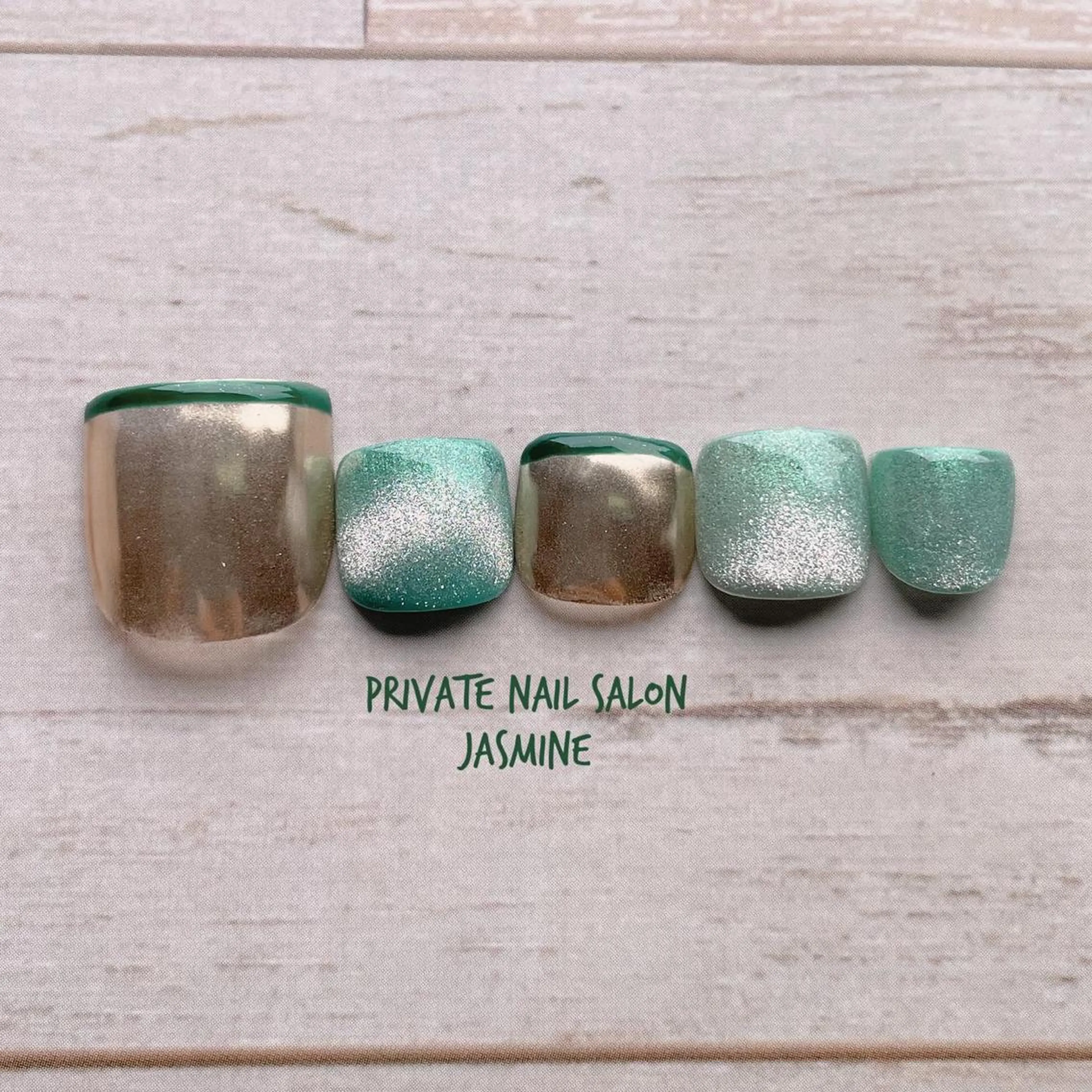 ネイル フットネイル グリーン マグネットネイル ミラーネイル フットネイル Nail salon JASMINEのネイルデザイン