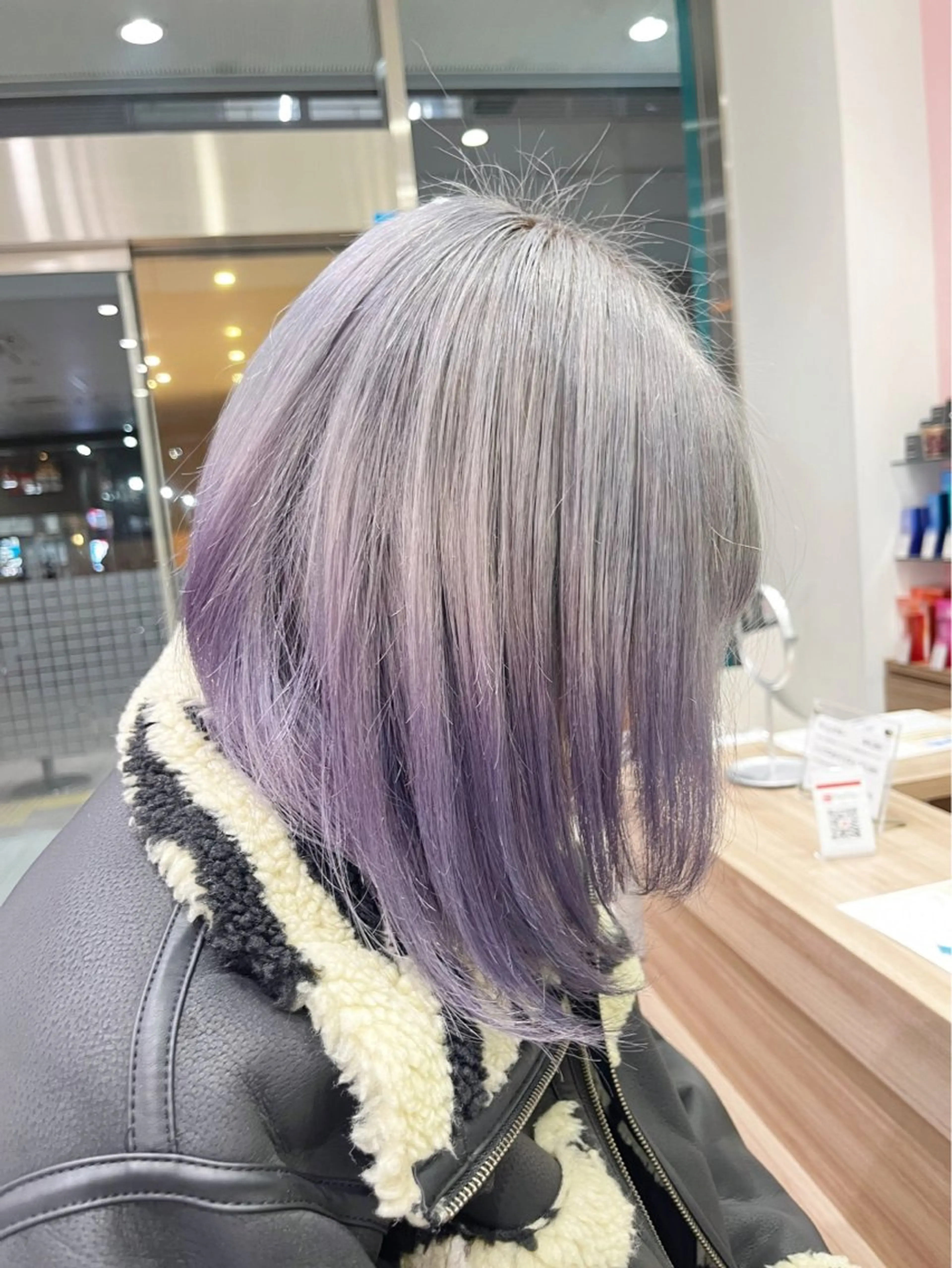 セミロング カラー ヘアカラー 🐈‍⬛SARA🎀 ブリーチカラーのヘアスタイル