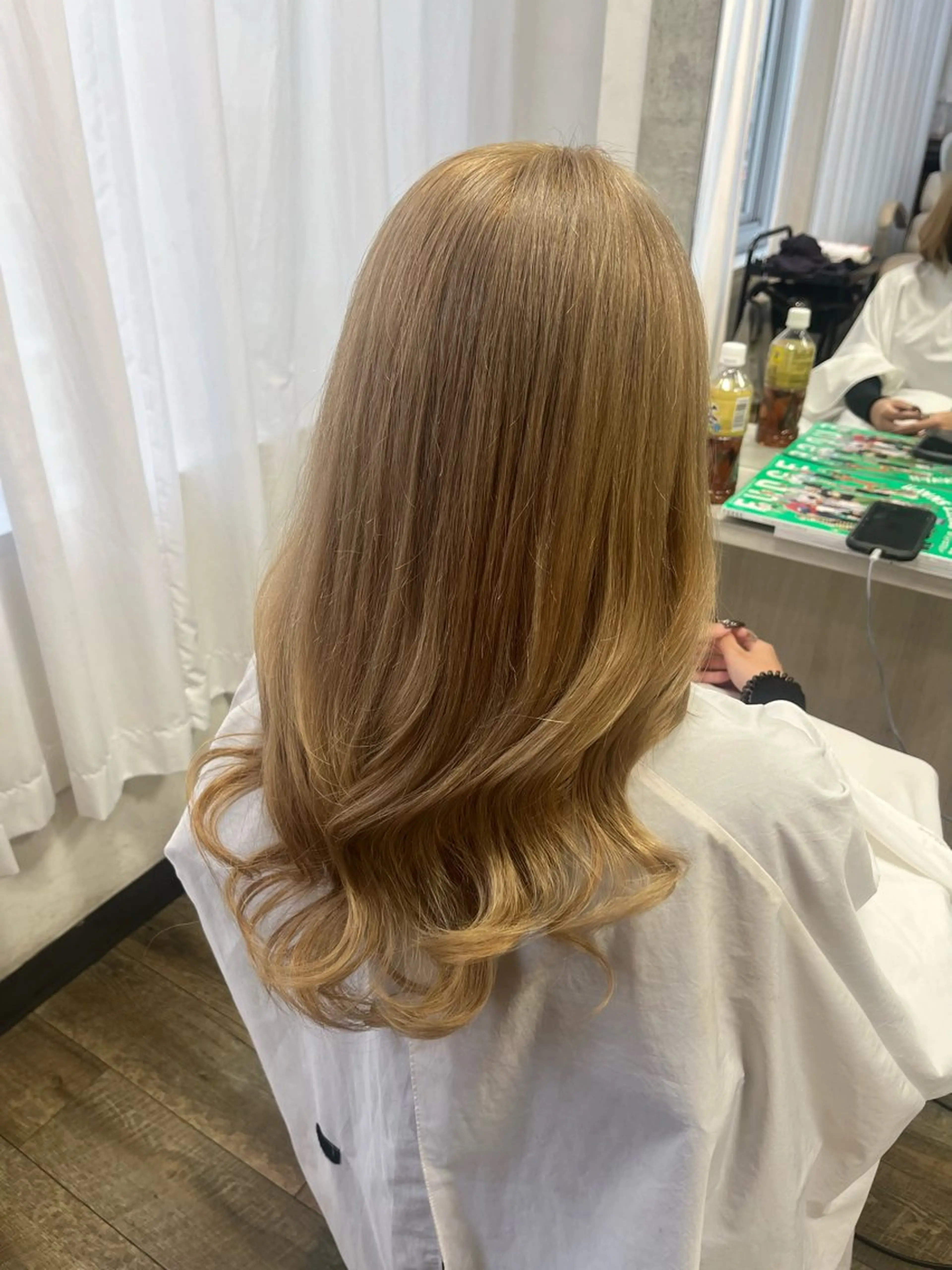 ロング ヘアカラー 袋瀬 玲奈のヘアスタイル