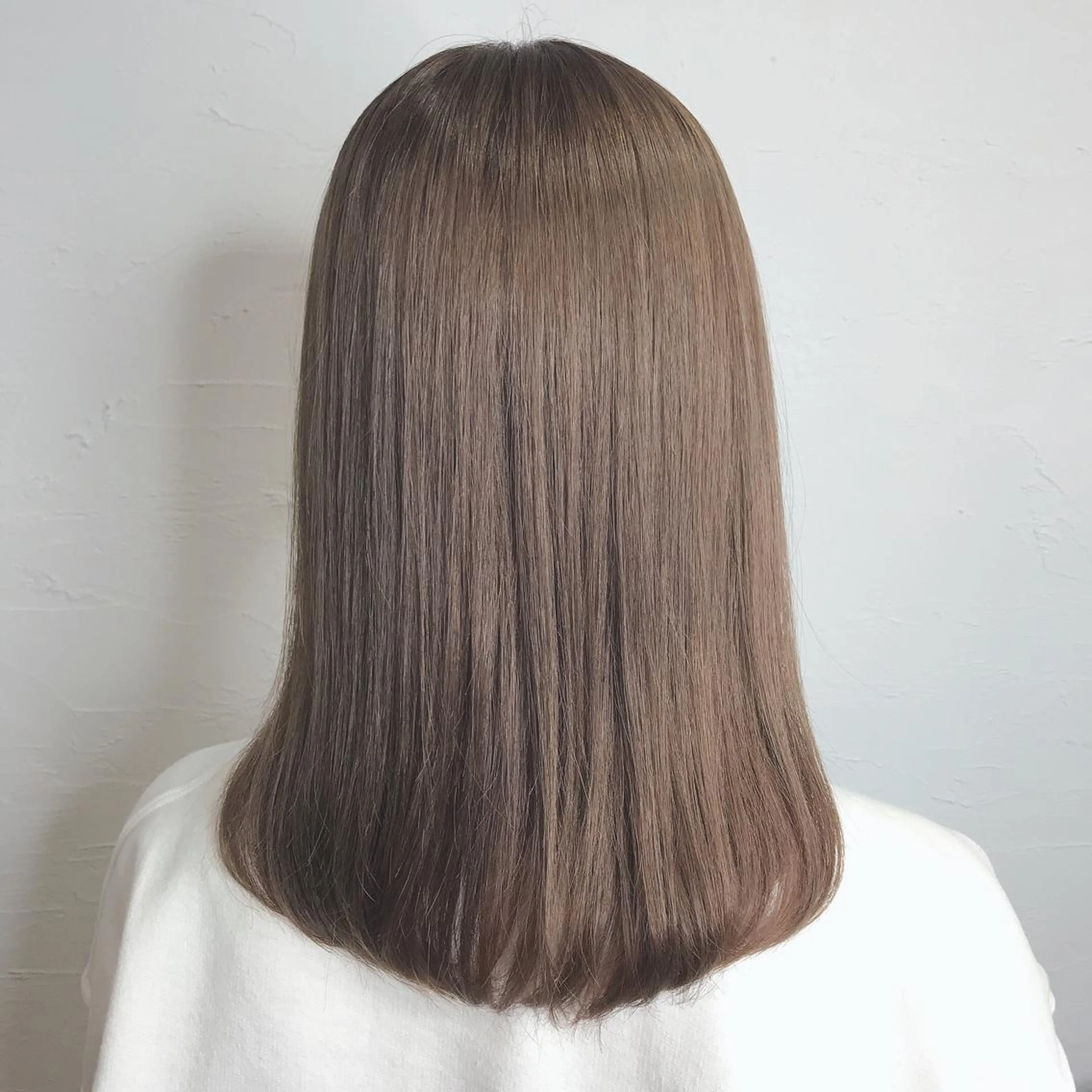 セミロング カラー 岩崎 昭憲のヘアスタイル