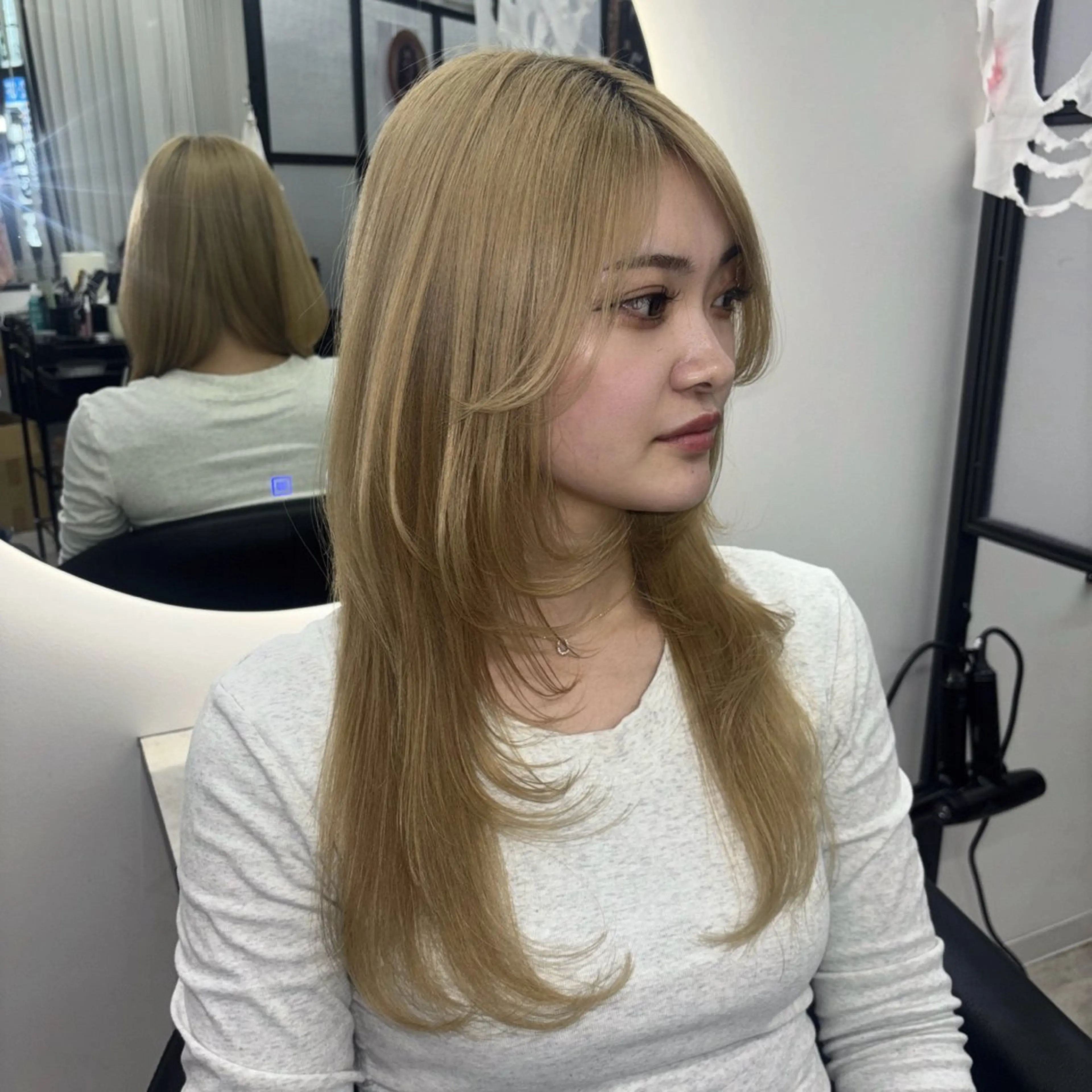 ロング カット Ren. 🦋デザインカラーのヘアスタイル