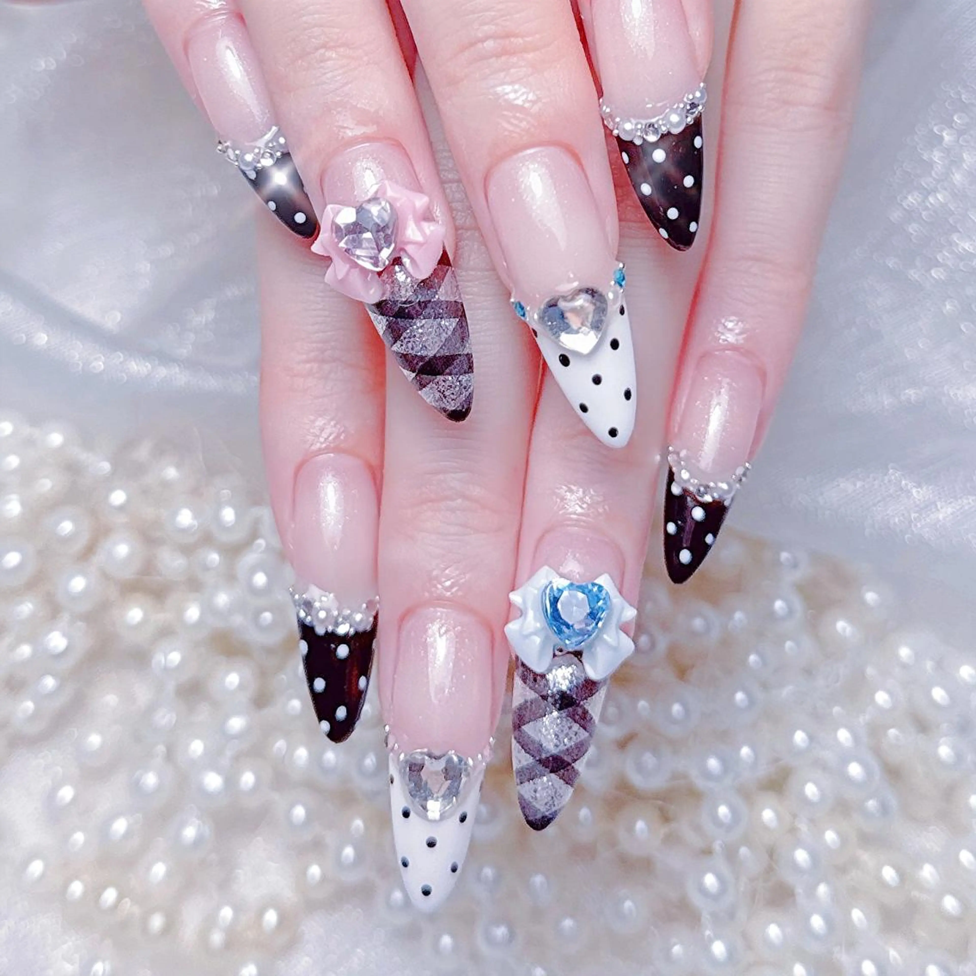 ネイル queensnail 🧸mikiのネイルデザイン