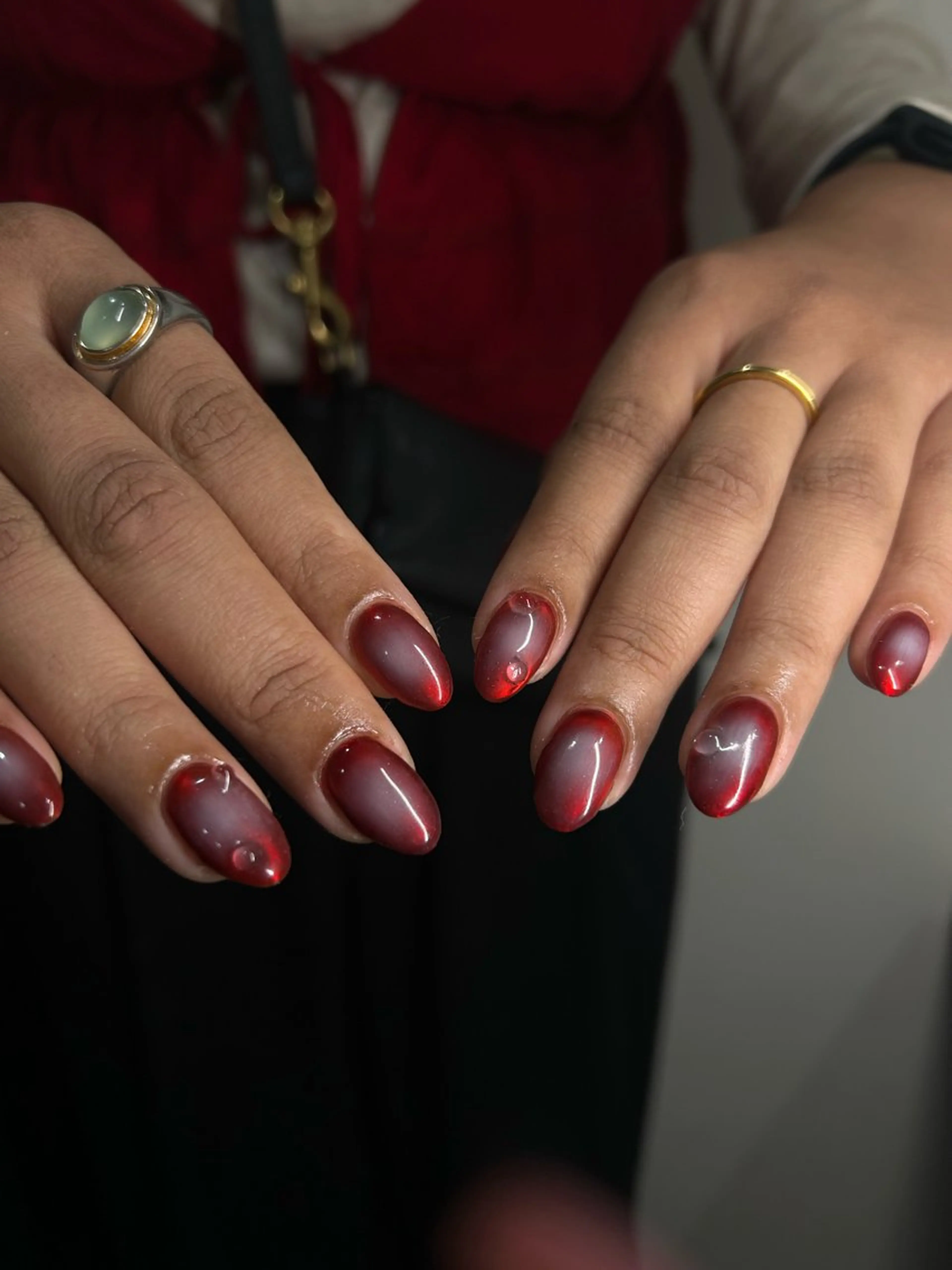 ネイル チークネイル ミラーネイル ニュアンスネイル 赤色 シンプルネイル Yuni.所属・sakae yurinaのネイルデザイン