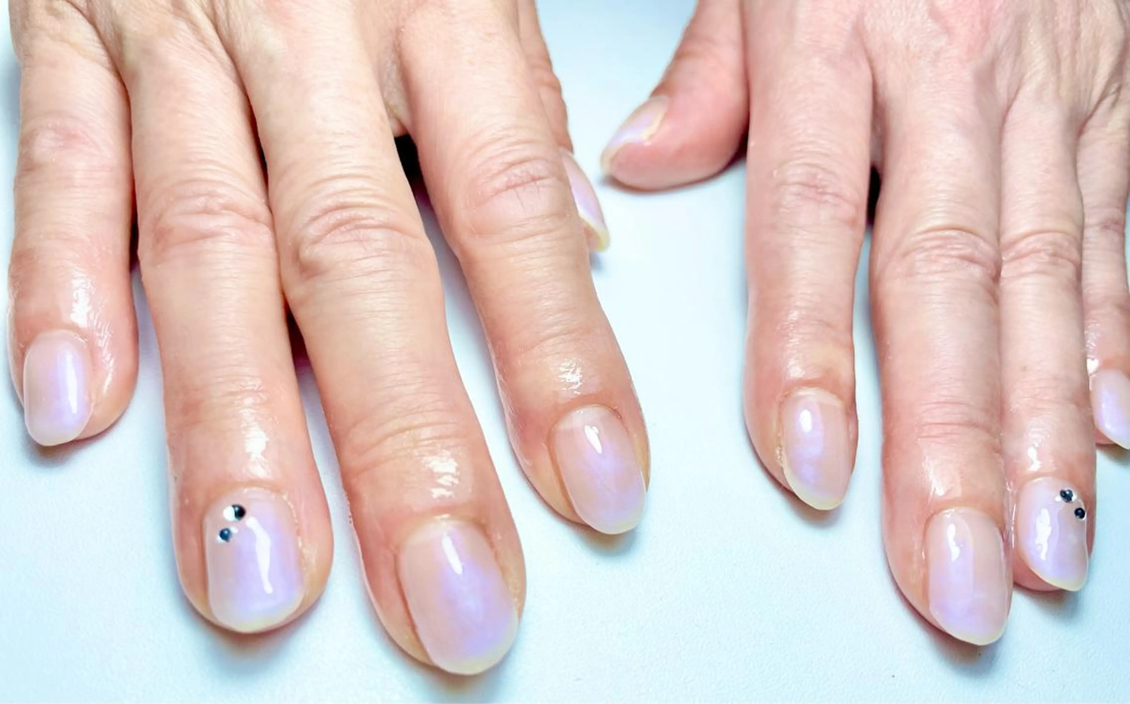 ネイル グラデーション シンプルネイル ホワイト nail salon Libertyのネイルデザイン