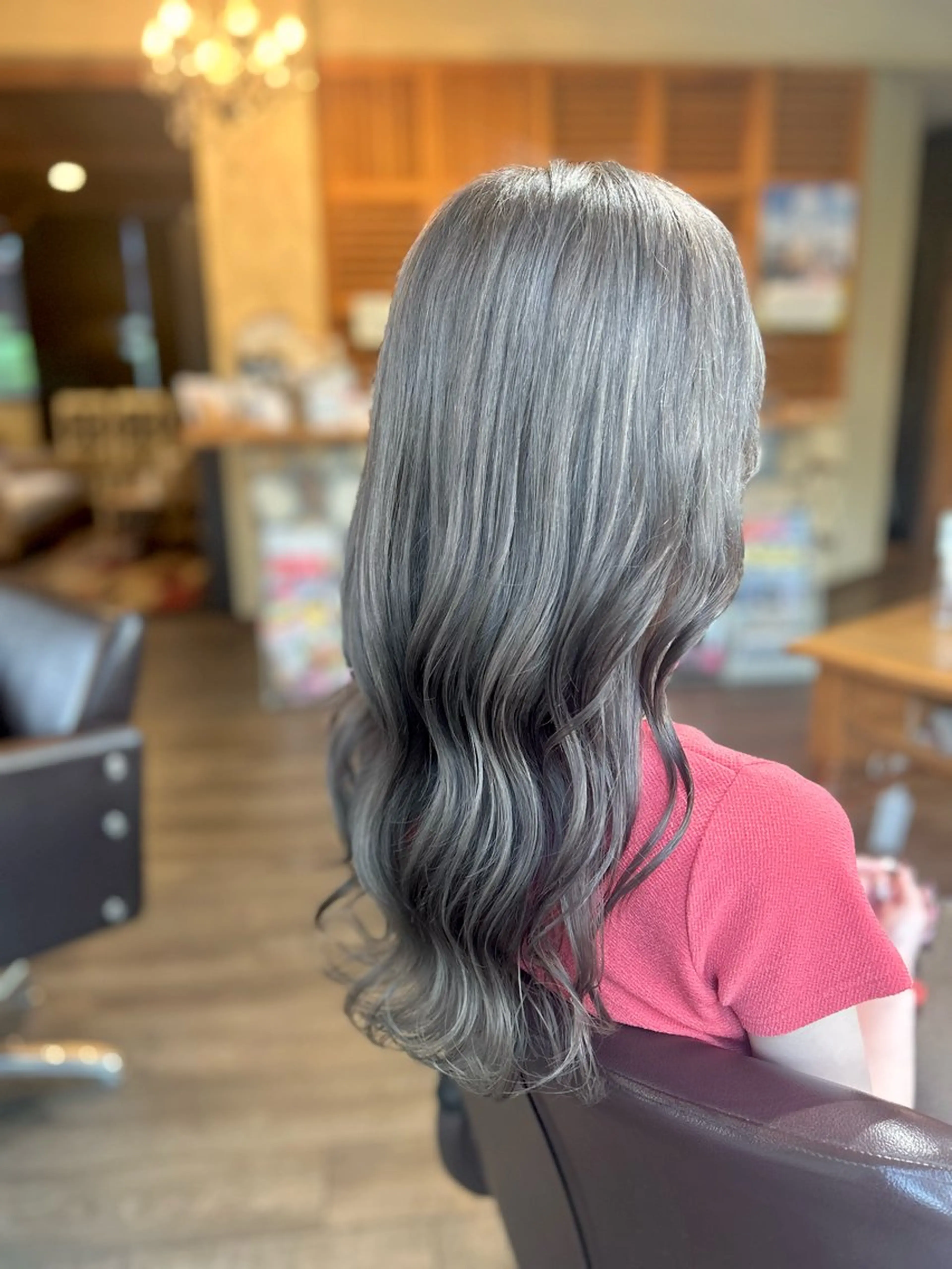 ロング カラー ブリーチ 透明感カラー グレージュ カット ヘアカラー Morpho Hair Product所属・井上 花音のヘアスタイル
