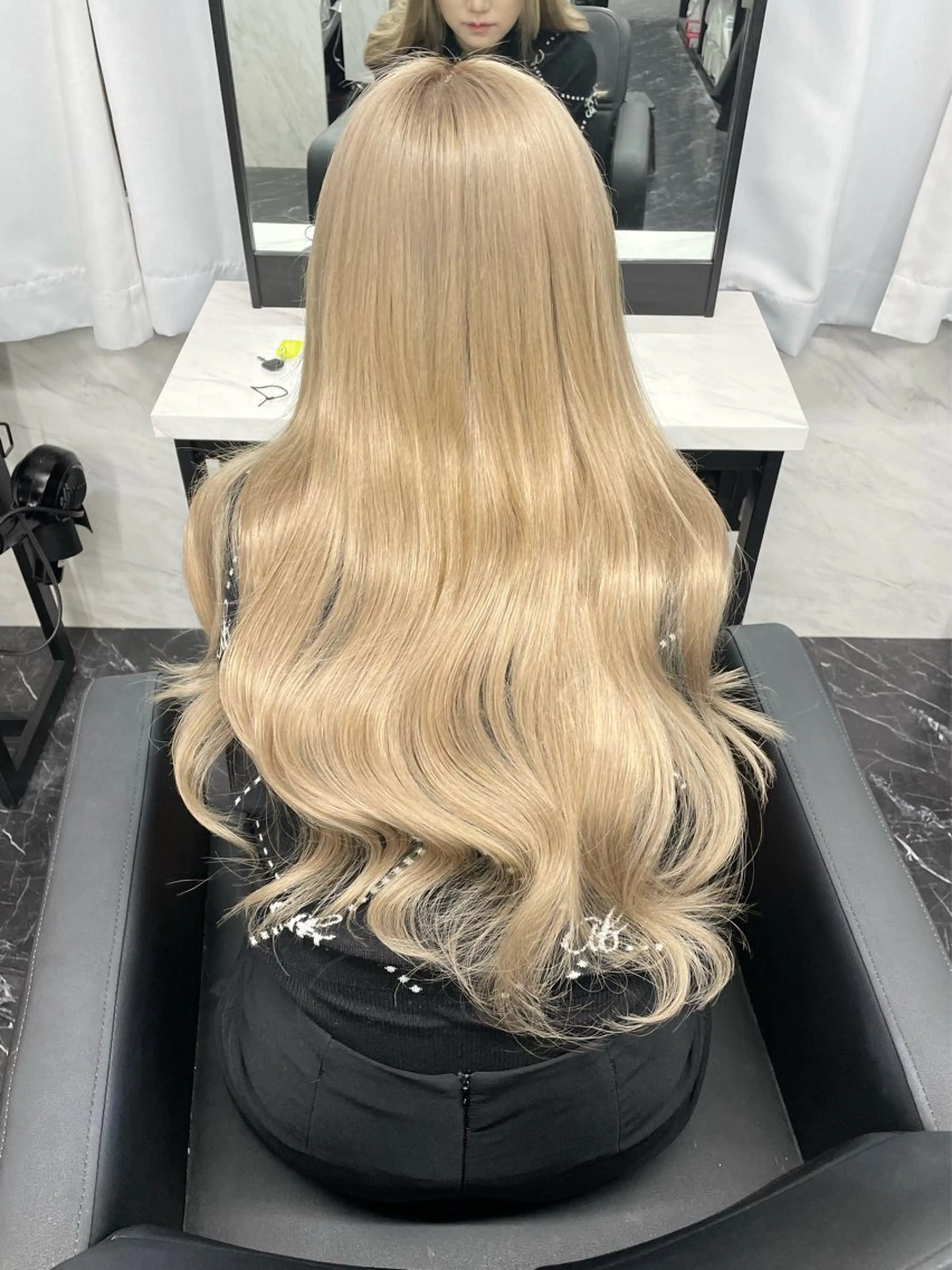 ロング カラー ベージュカラー ミルクティーベージュ ヘアカラー エクステ Ria OSAKA　梅田所属・マリカ🦋韓国 ハイトーン/エクステのヘアスタイル