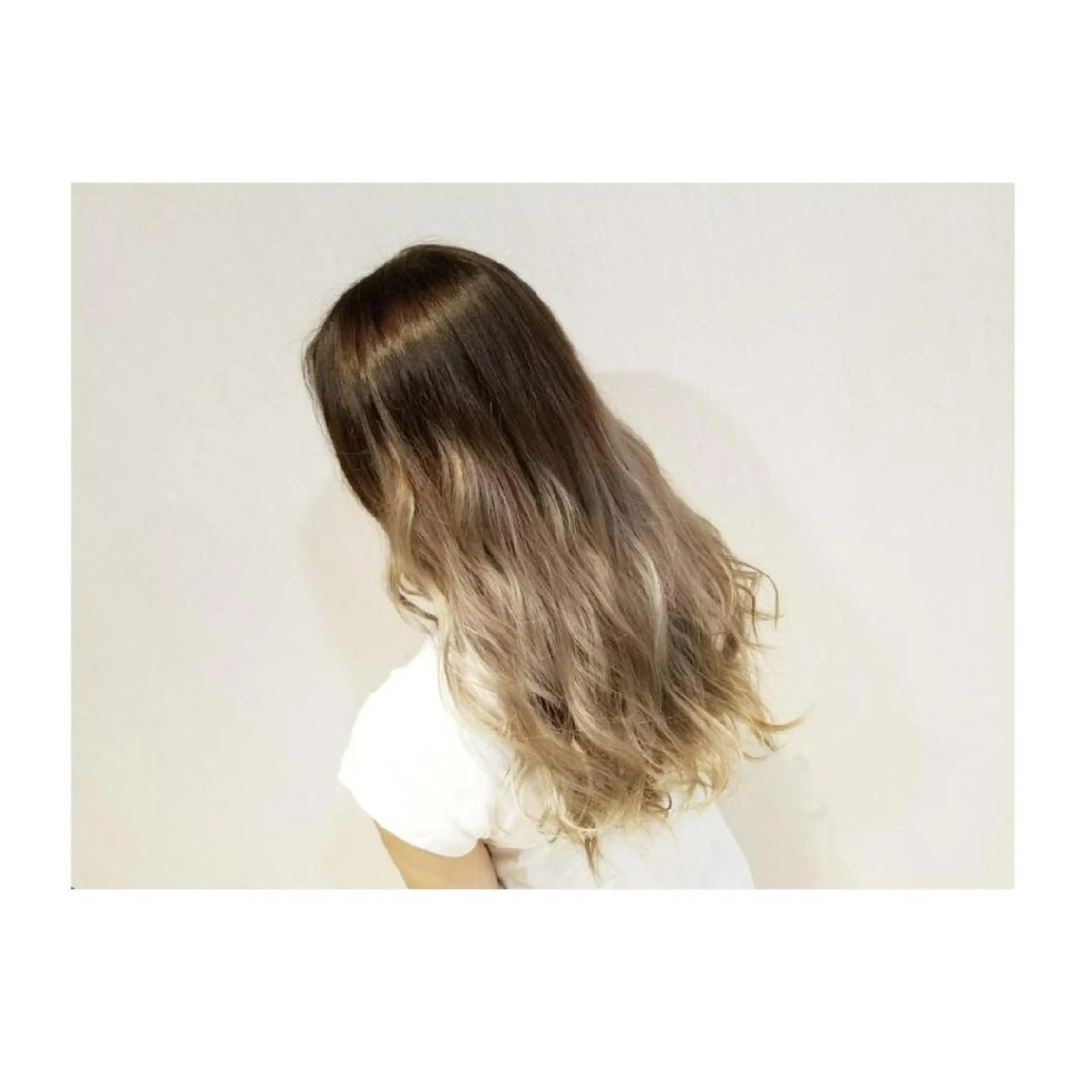 ロング カラー グラデーションカラー Luana 矢場町のヘアスタイル