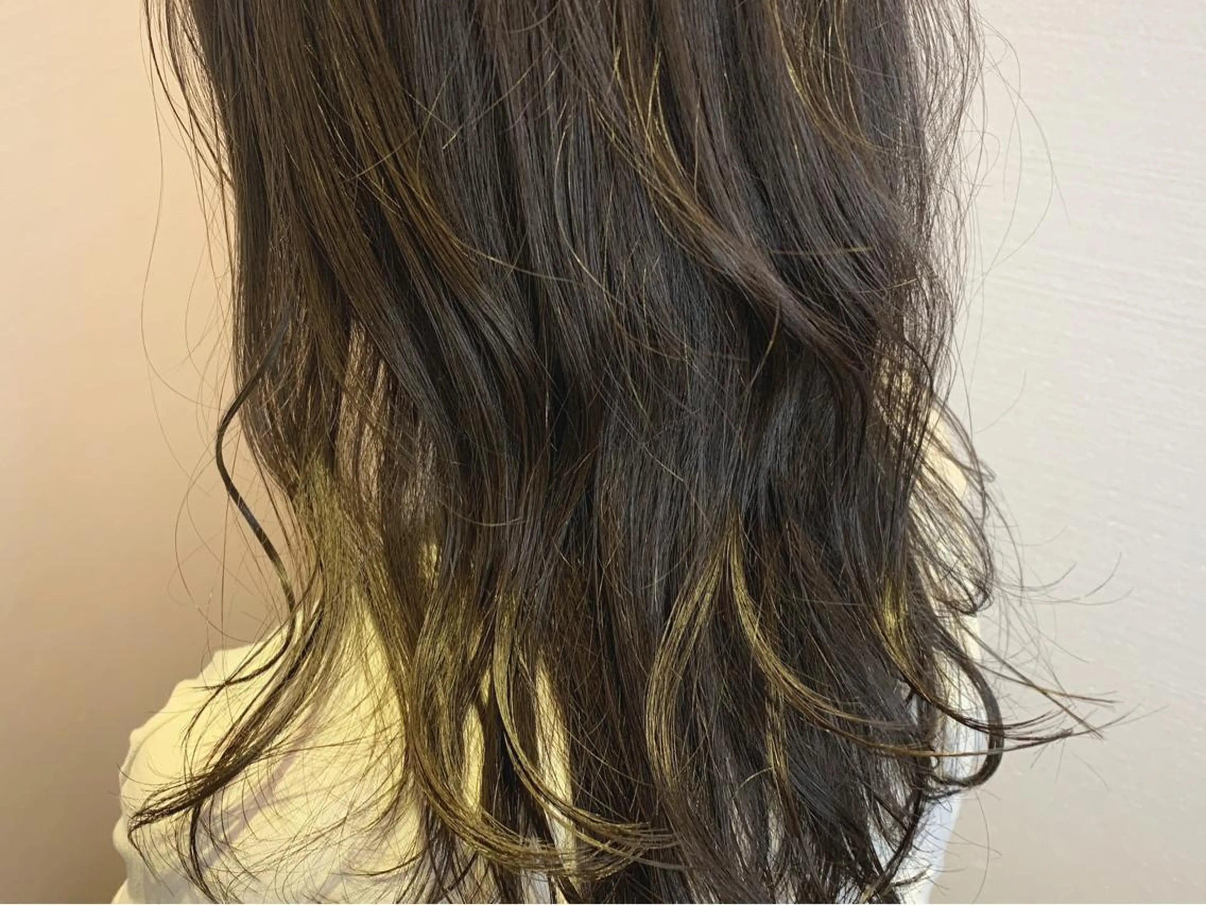 セミロング カラー イルミナカラー 【Uneユヌ】菊地 春那のヘアスタイル