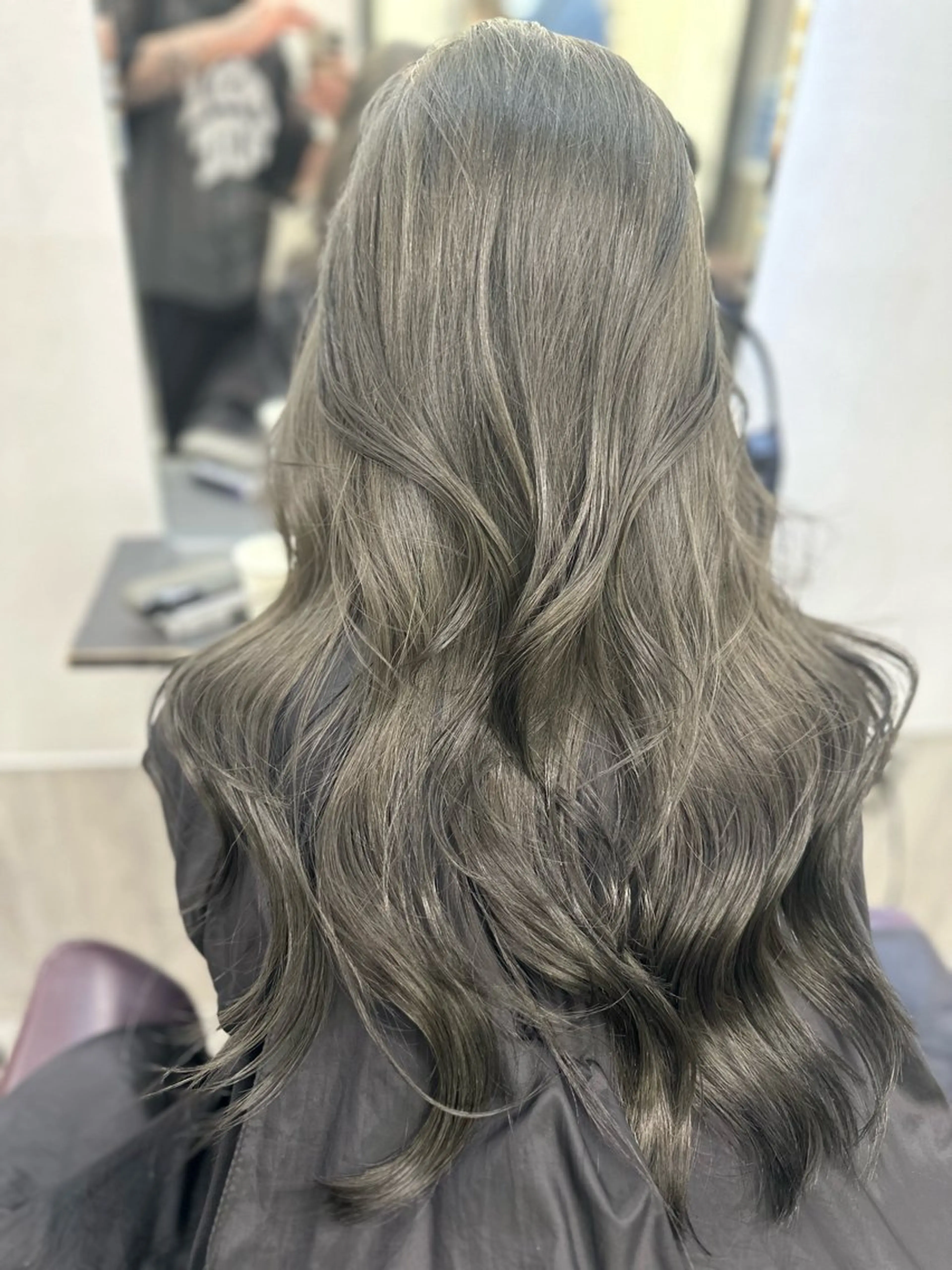 ロング カラー オリーブカラー ヘアカラー AiM エイム　韓国レイヤーのヘアスタイル