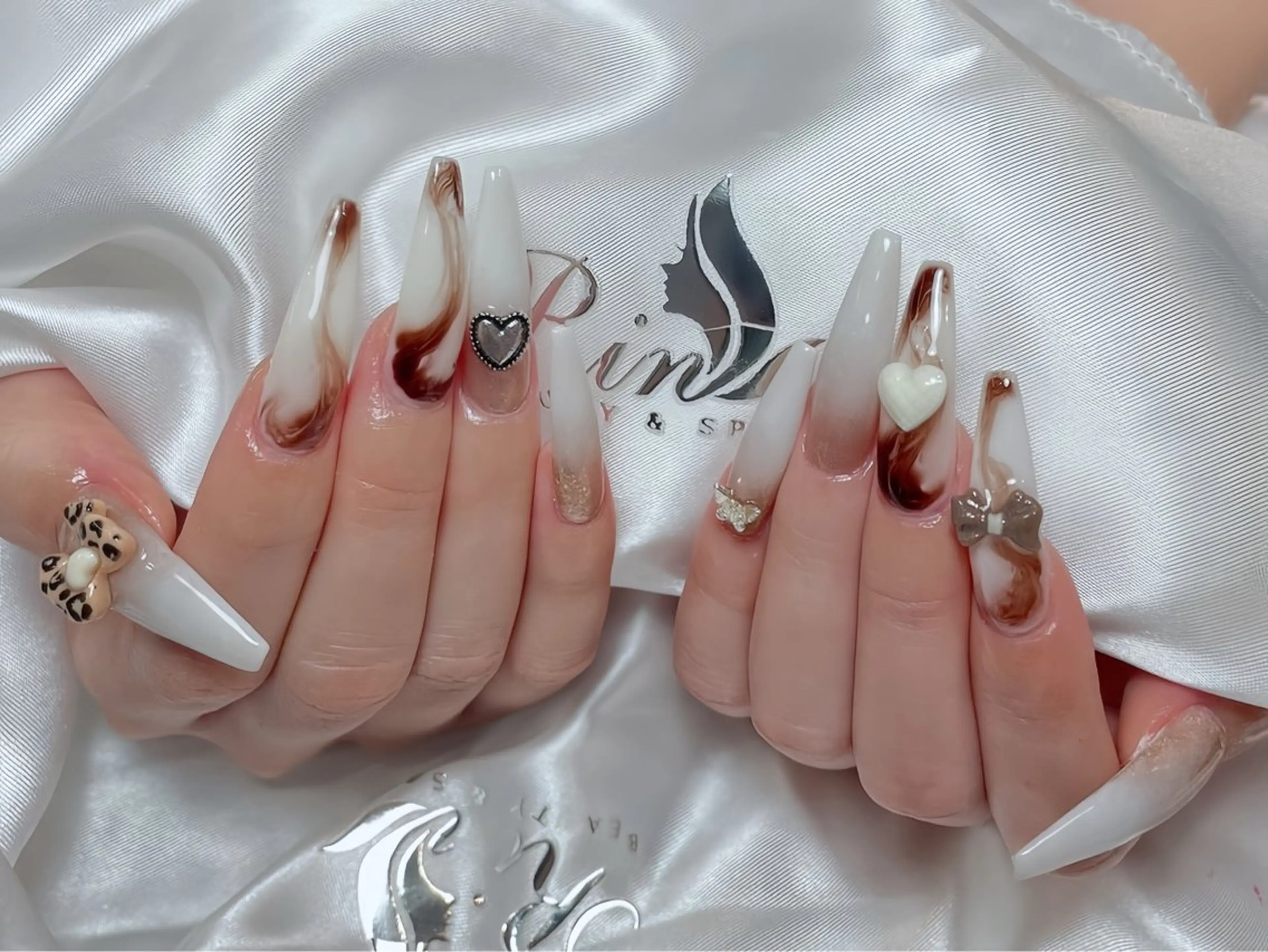 ネイル ボルドー フレンチネイル グラデーション キラキラネイル 韓国ネイル ハンドネイル Rin Nail 新大久保店のネイルデザイン