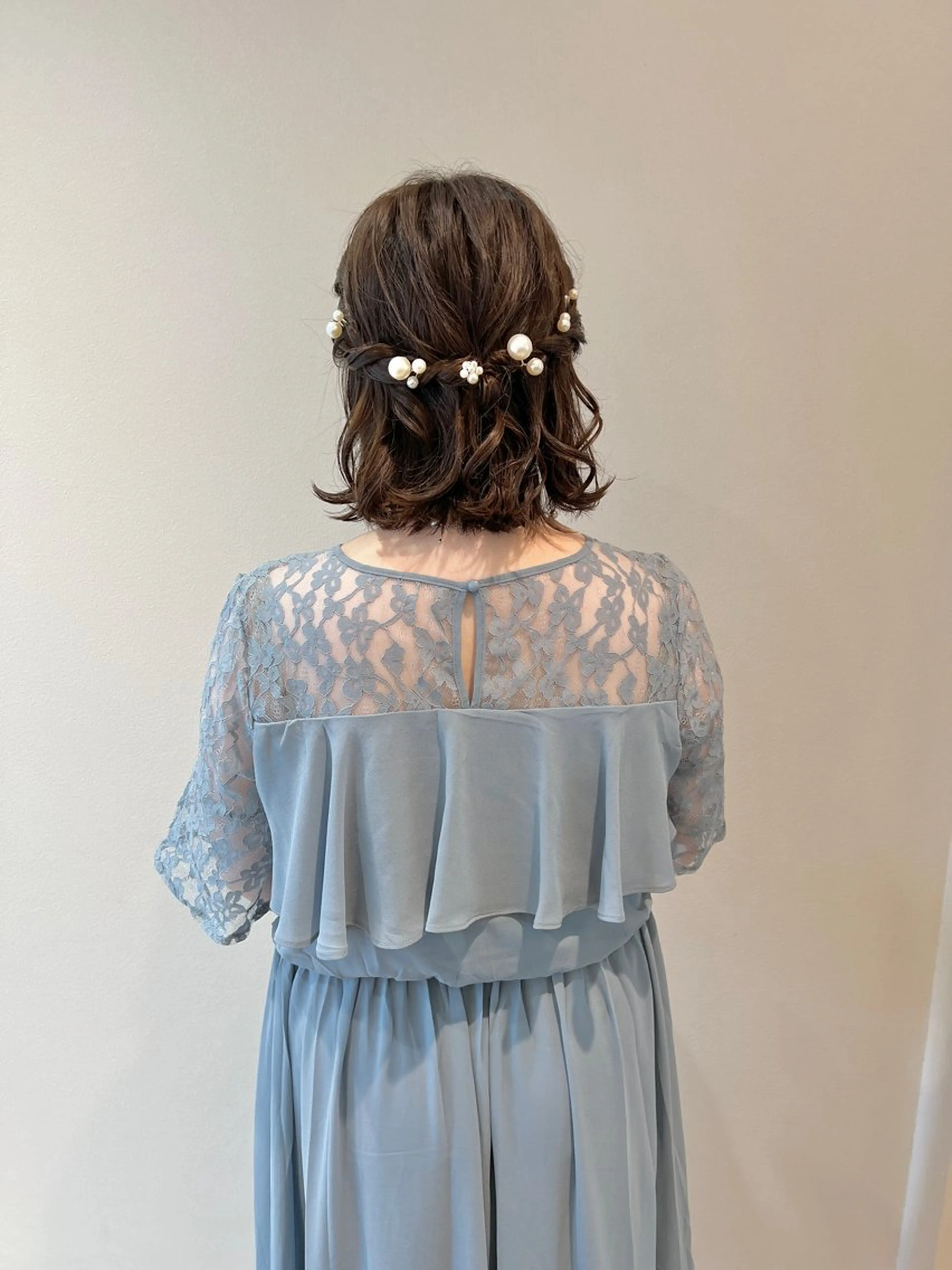 ミディアム ヘアアレンジ ハーフアップ ノイシキ サキのヘアスタイル