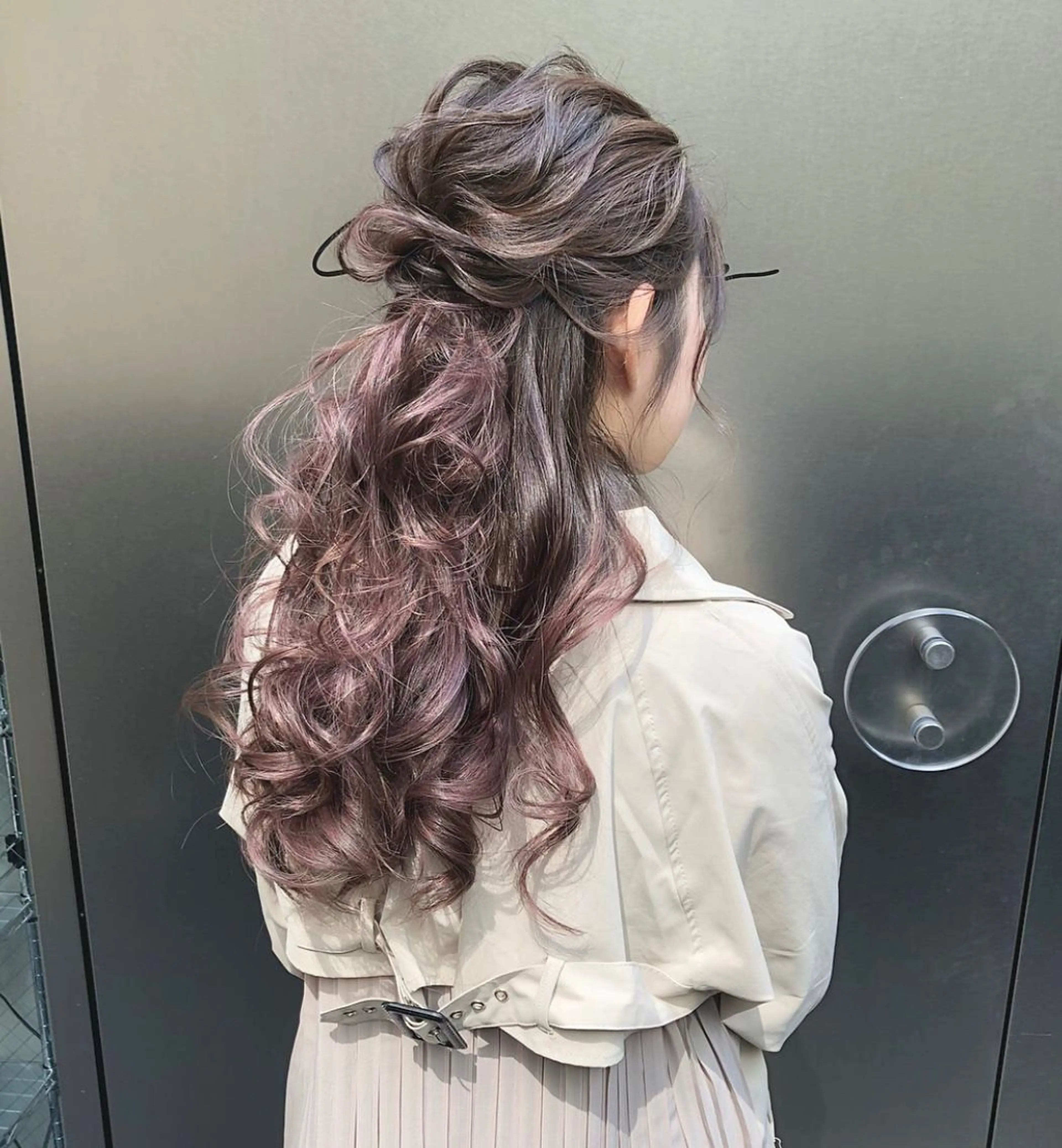 ロング カラー ヘアアレンジ ハーフアップ ピンクカラー ヘアカラー トリートメント autre所属・大久保 ひでなりのヘアスタイル
