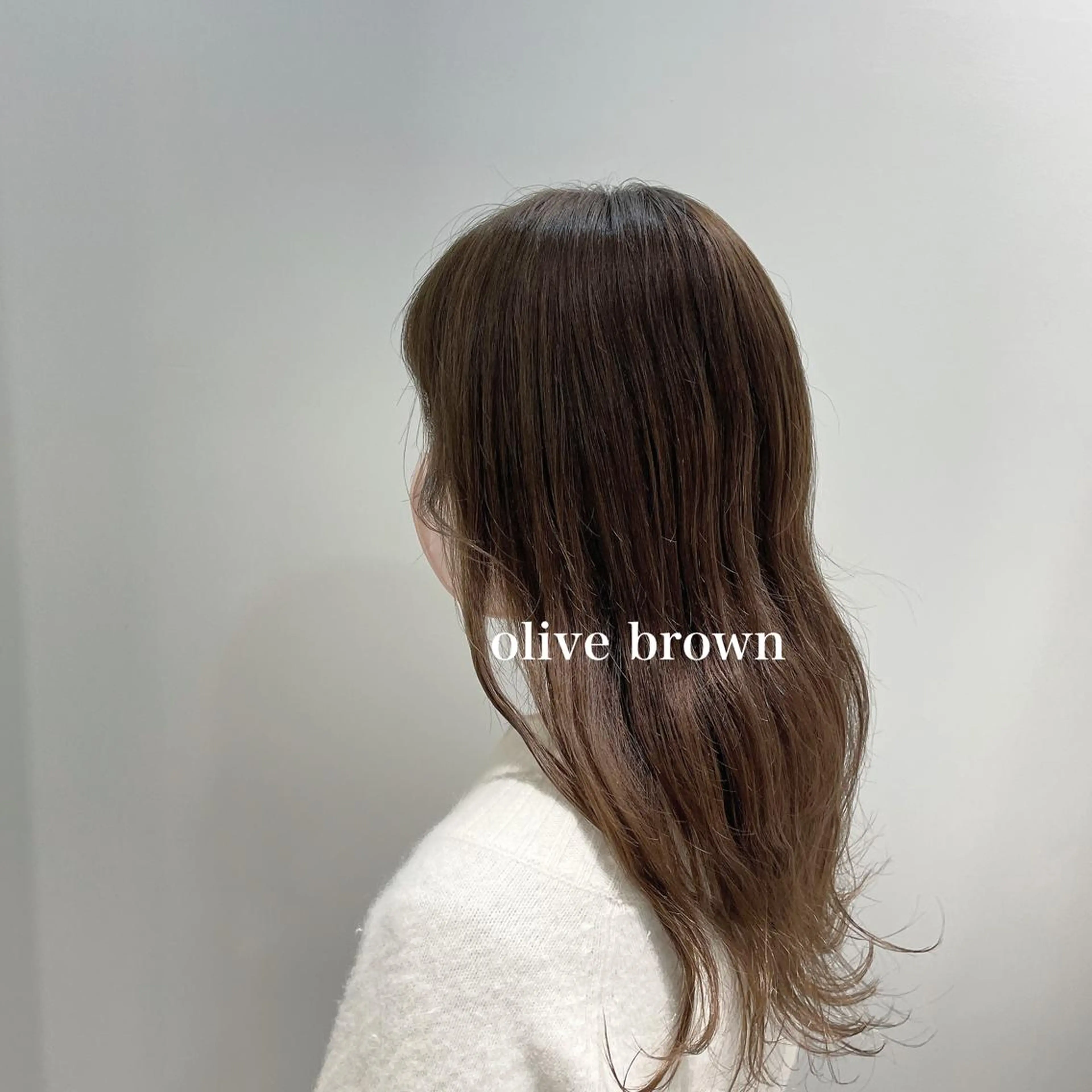 ロング カラー オリーブカラー 峯崎 葵のヘアスタイル