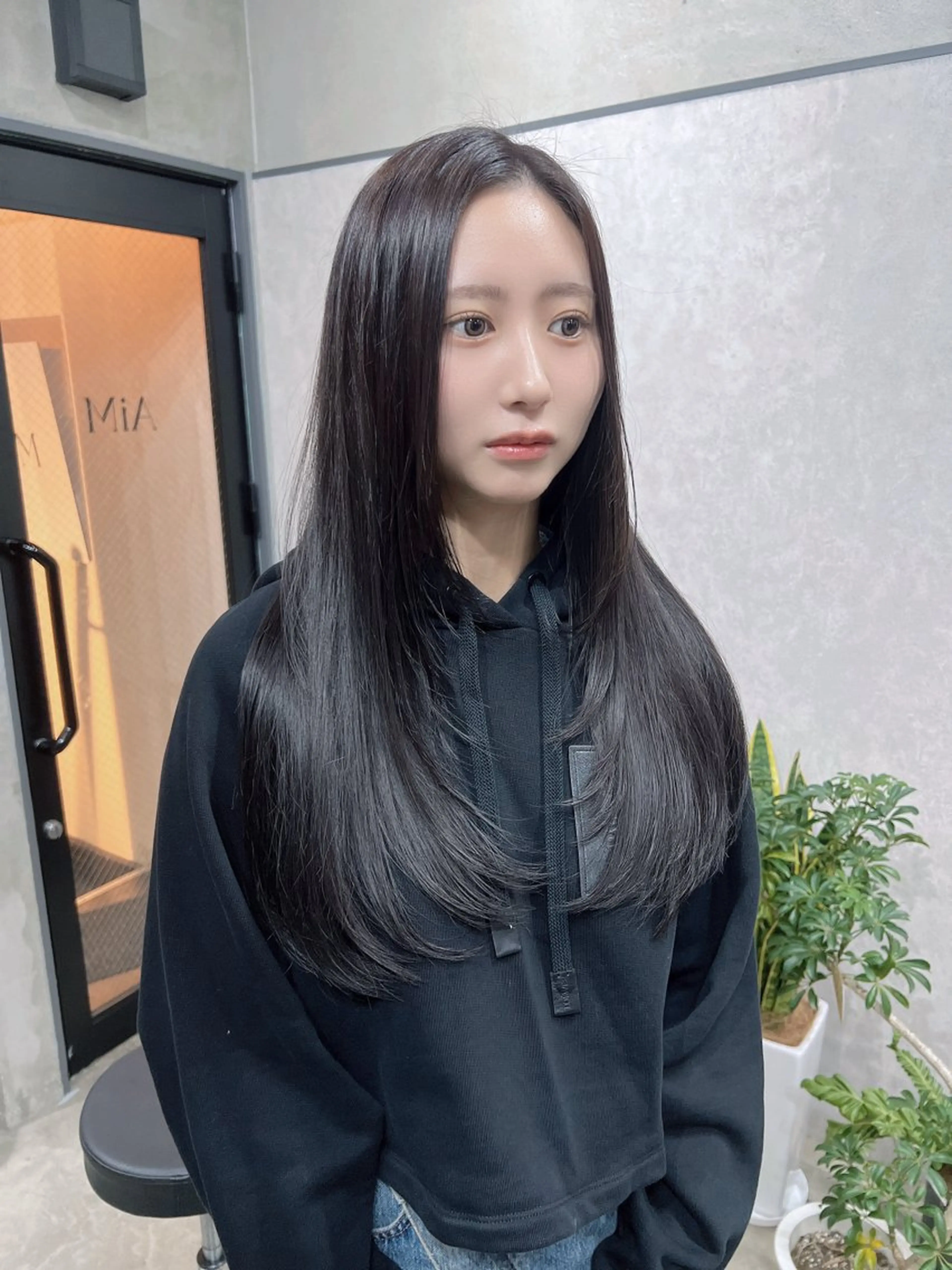 ロング カット ヘアカラー ユ イのヘアスタイル