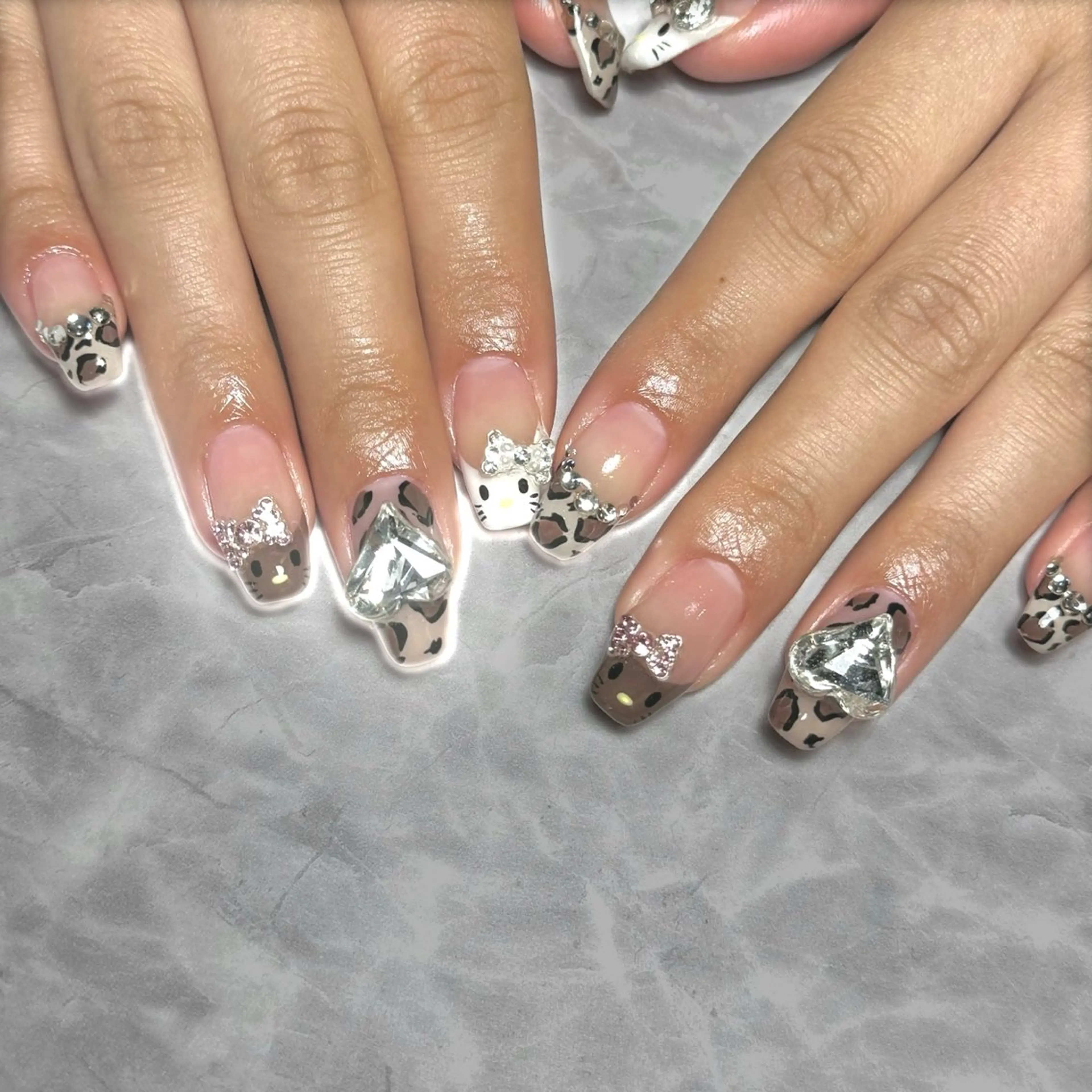 ネイル アニマル柄 フレンチネイル ハート キラキラネイル ハンドネイル Nail Salon Lillion【リリオン】所属・lillion karenのネイルデザイン