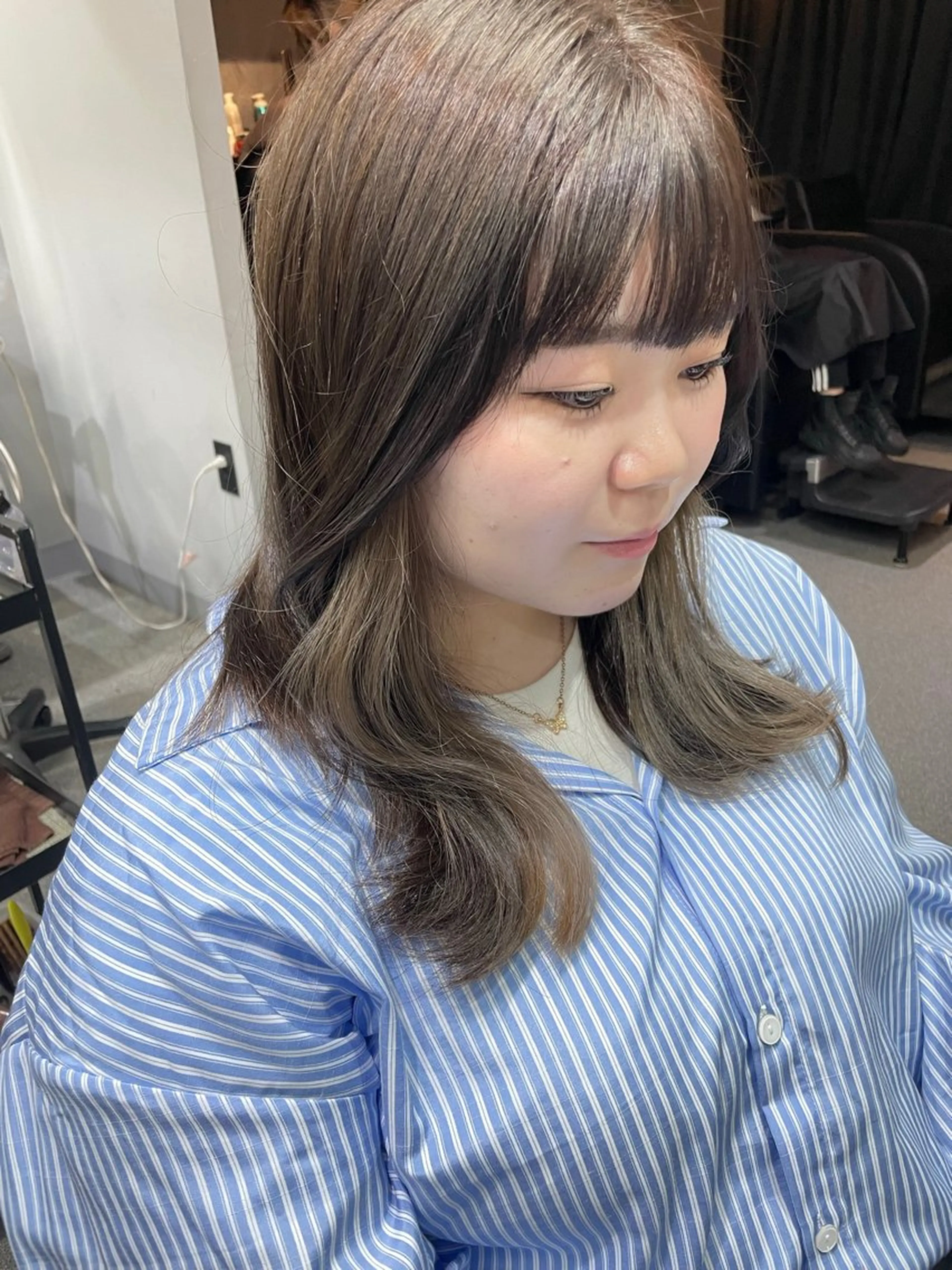 ミディアム カット ヘアカラー ケアブリーチ/ エクステ/レイヤーのヘアスタイル