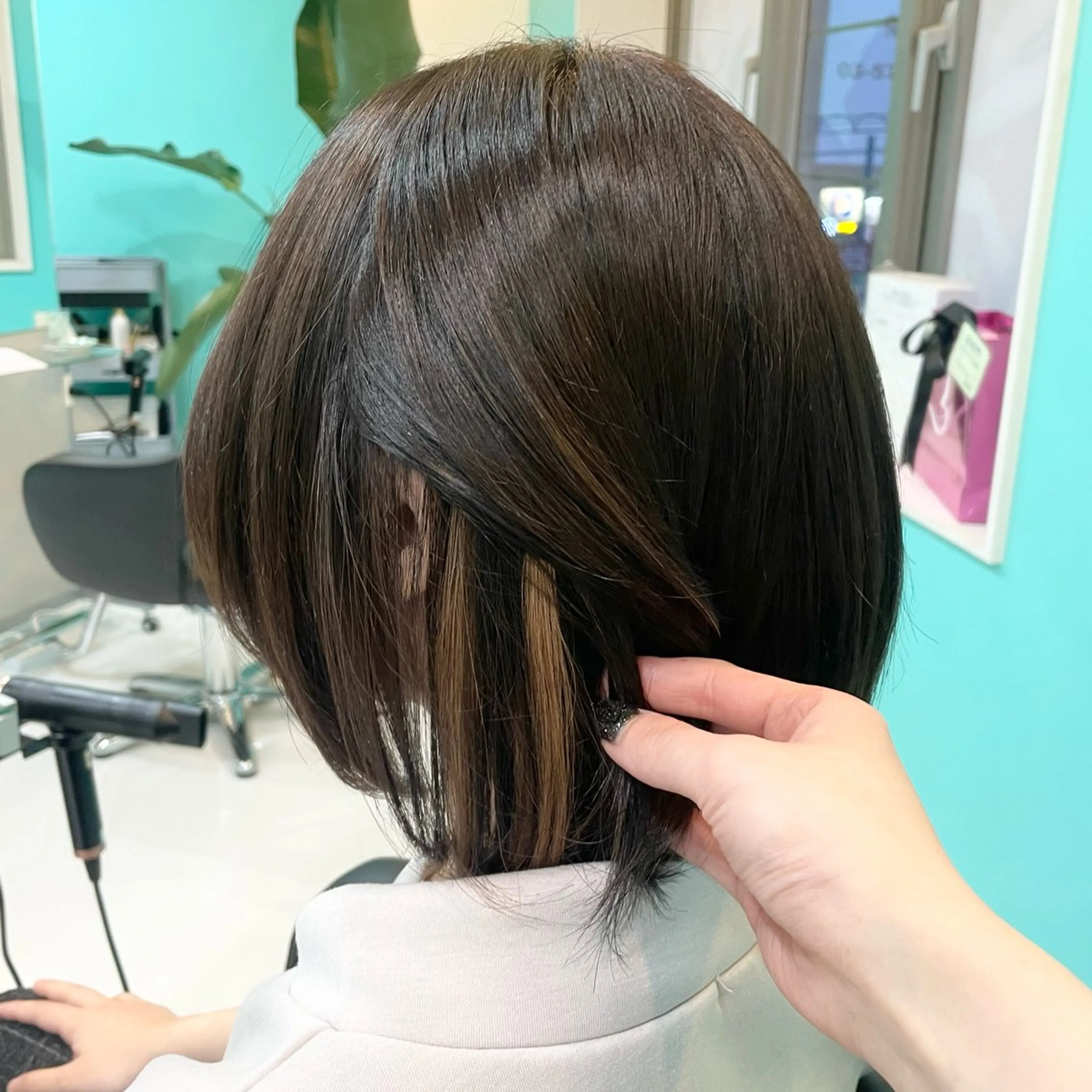 ミディアム カラー 黒髪 ブラウンカラー ヘアカラー エクステ 艶/透明感 🫧カラーのヘアスタイル