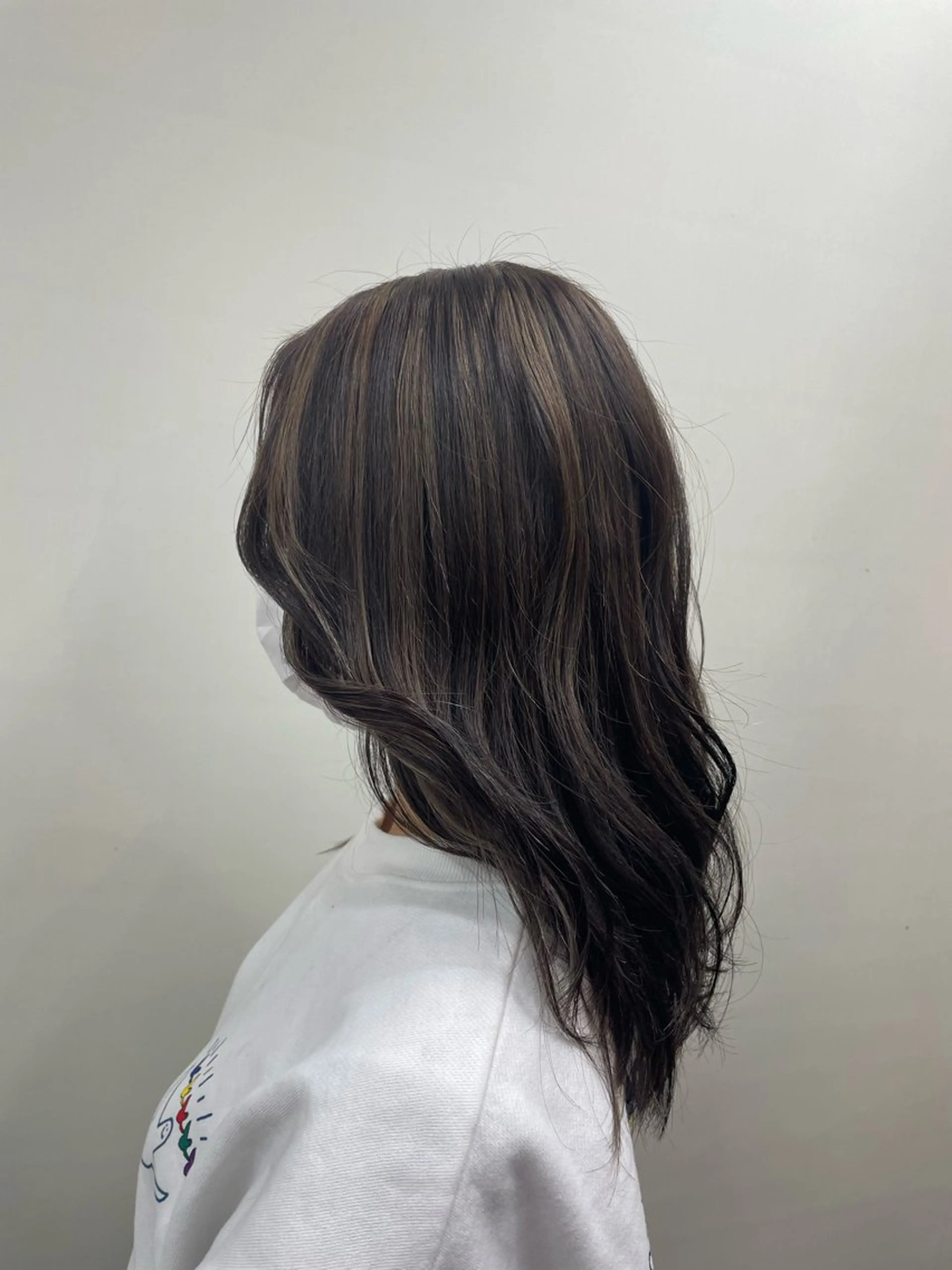 カラー ベージュカラー ハイライトカラー ヘアカラー 手塚 由佳のヘアスタイル