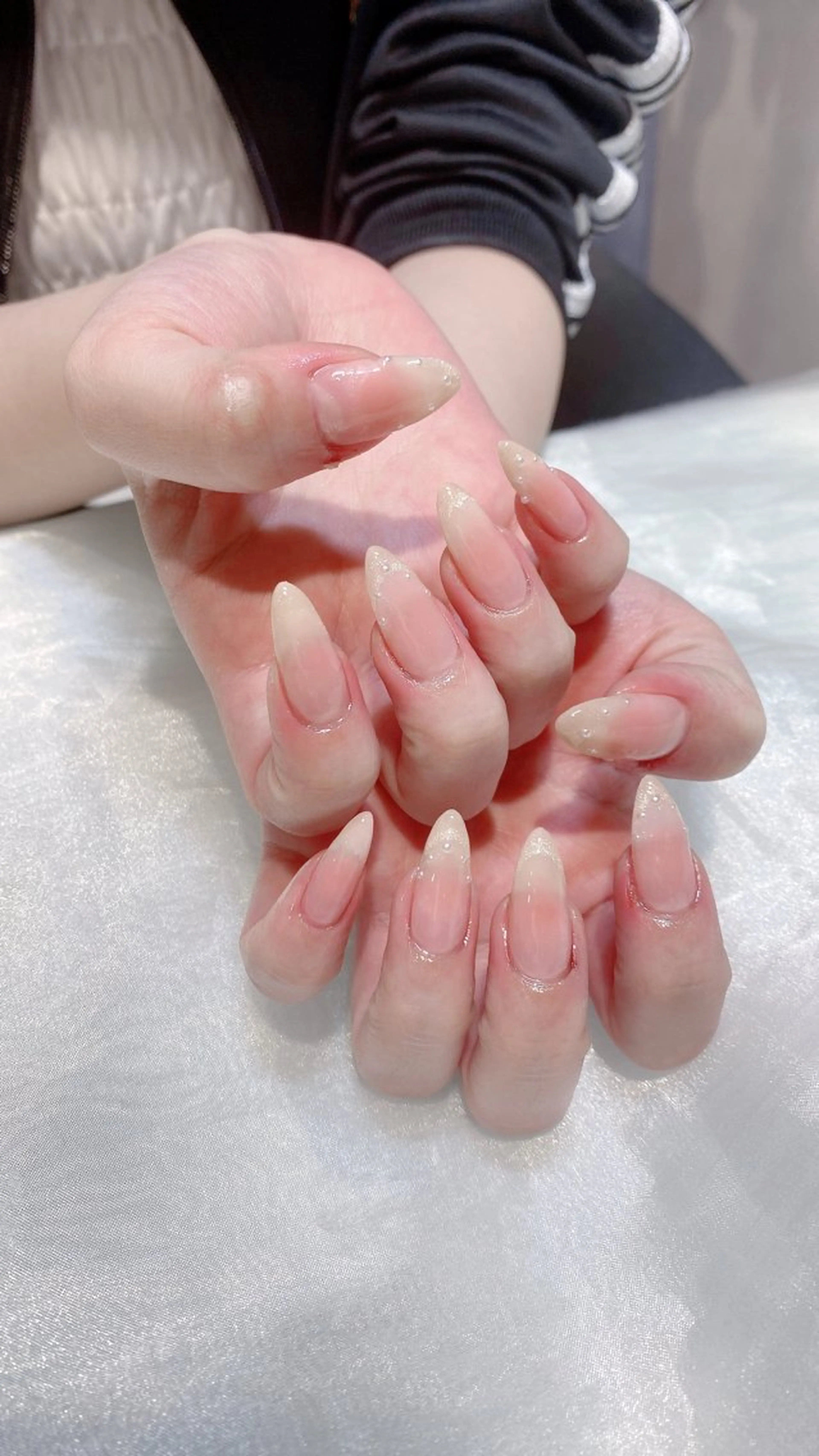 ネイル チークネイル フレンチネイル マグネットネイル マグネットフレンチ オフィスネイル ハンドネイル Sayaka 🎀のネイルデザイン