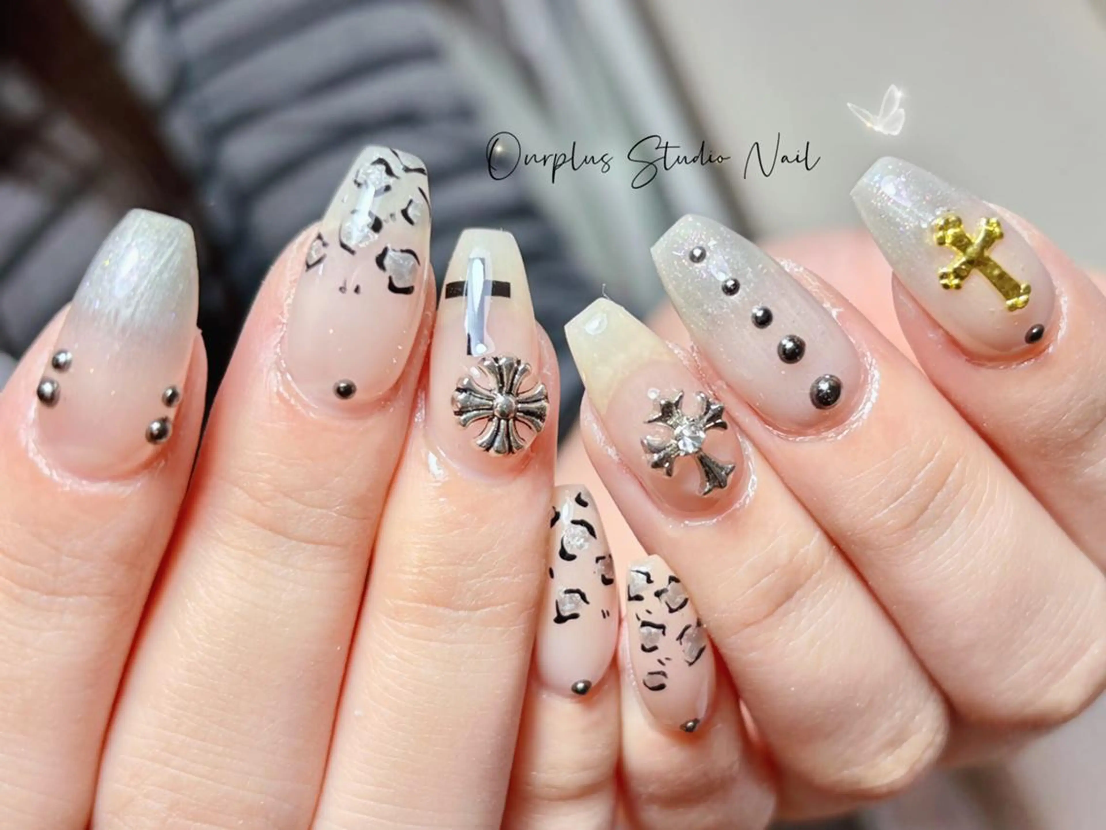 ネイル アニマル柄 ボルドー ブラウン フレンチネイル マグネットネイル haruka 🧸のネイルデザイン