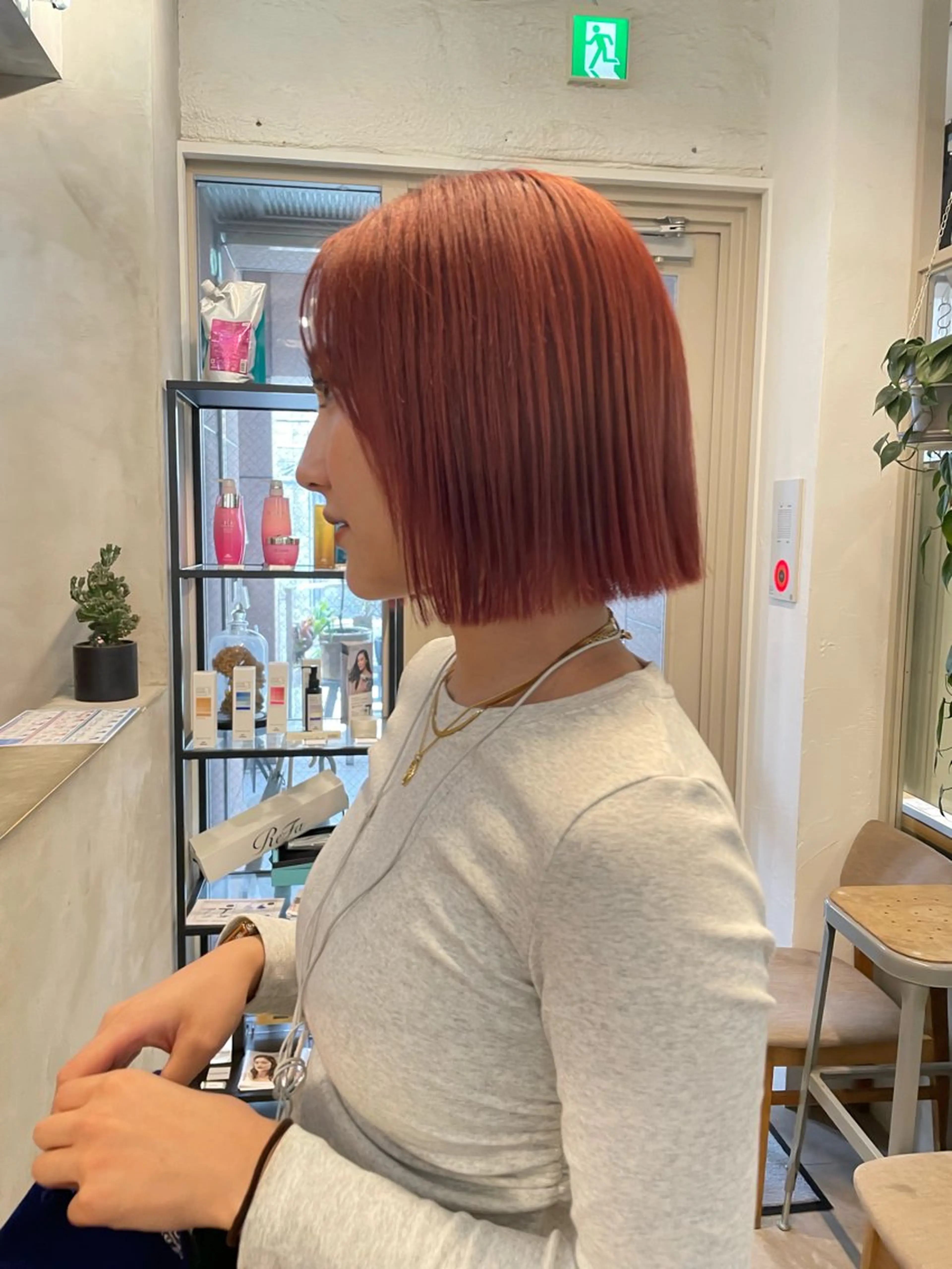 ショート カラー ミルクティー× グレージュMOMOのヘアスタイル