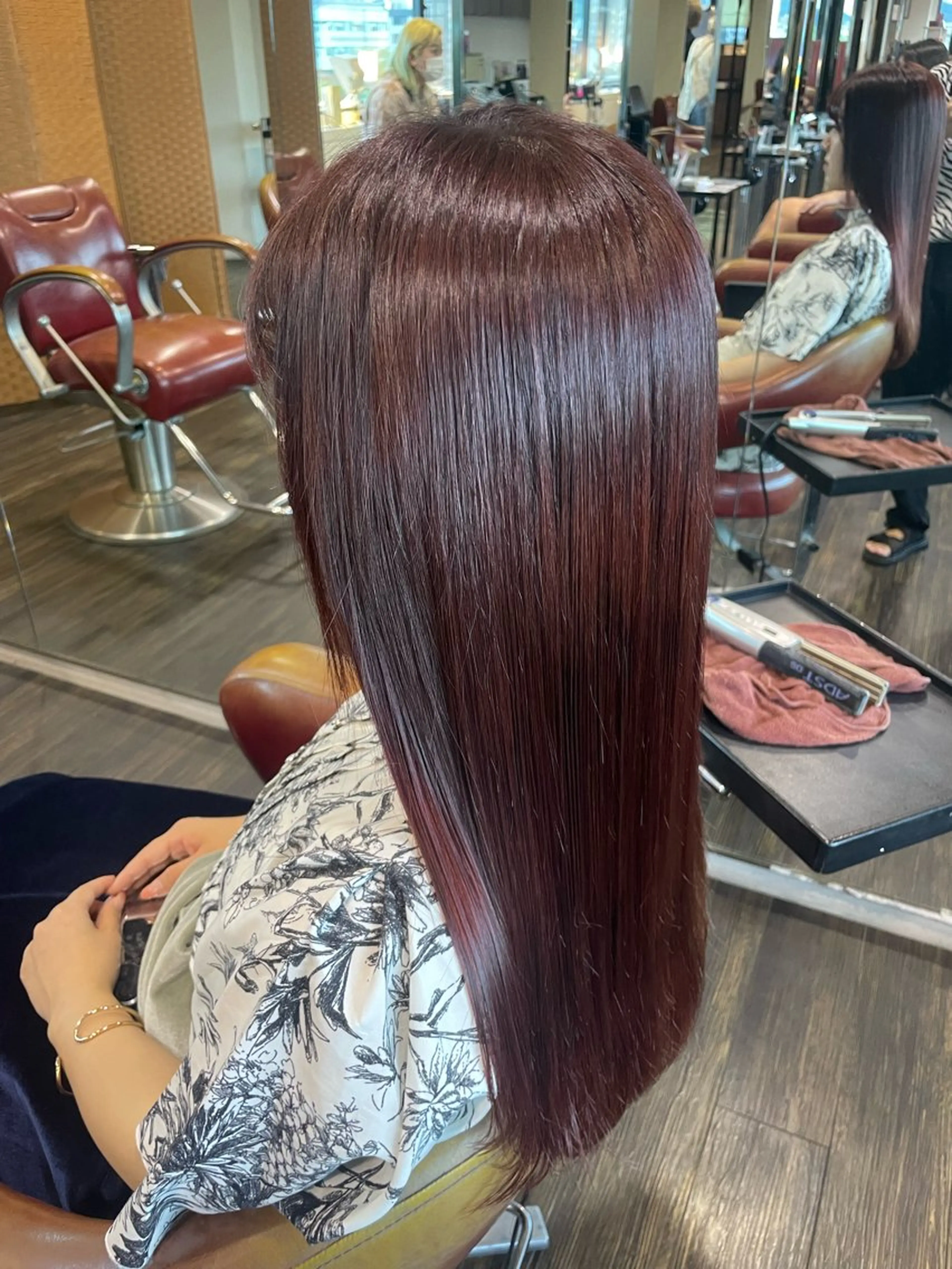 ロング レッドブラウン ヘアカラー 佐藤 綾郁のヘアスタイル