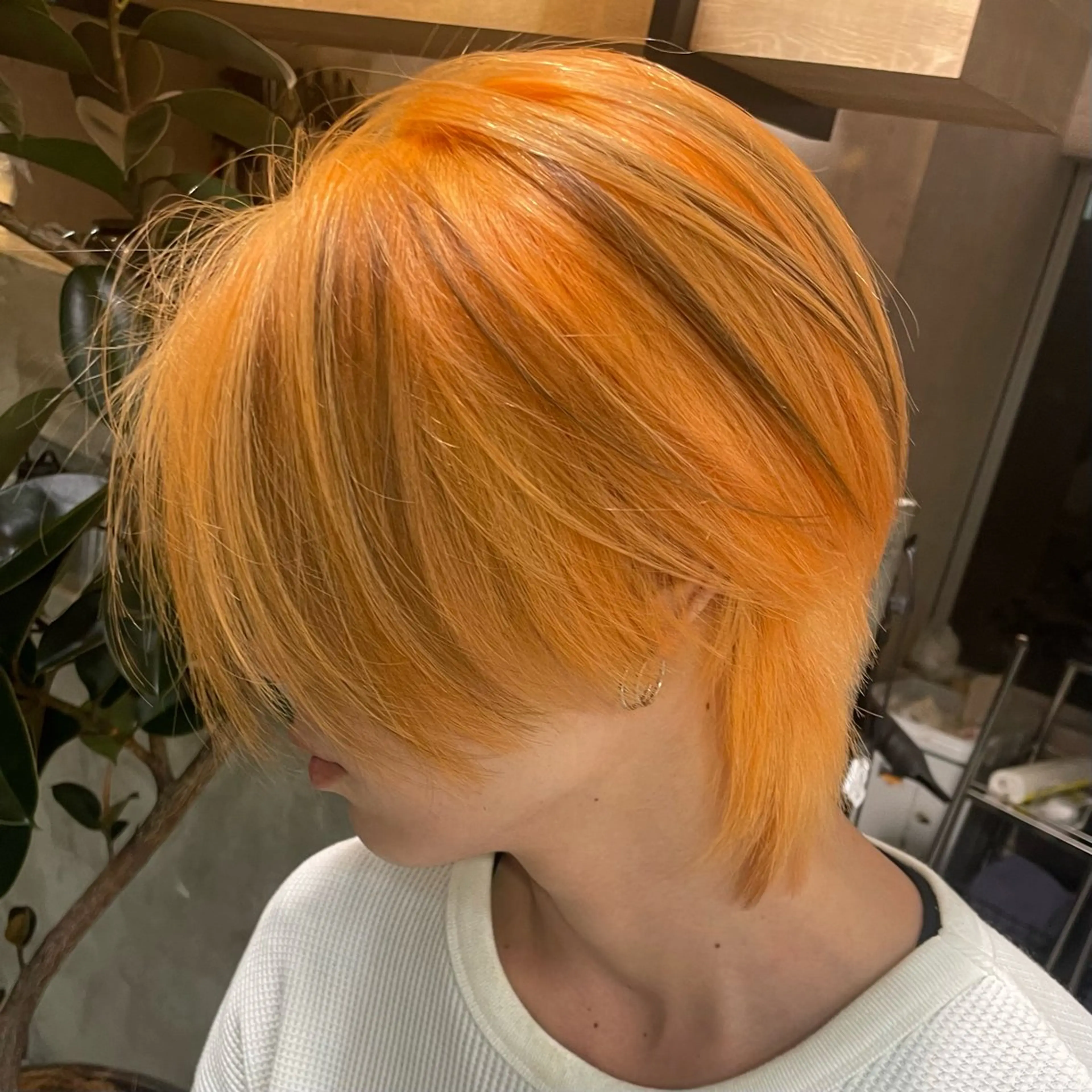 ショート カラー メンズ カット ハイトーンニュアンス 毛流れシャドウパーマのヘアスタイル