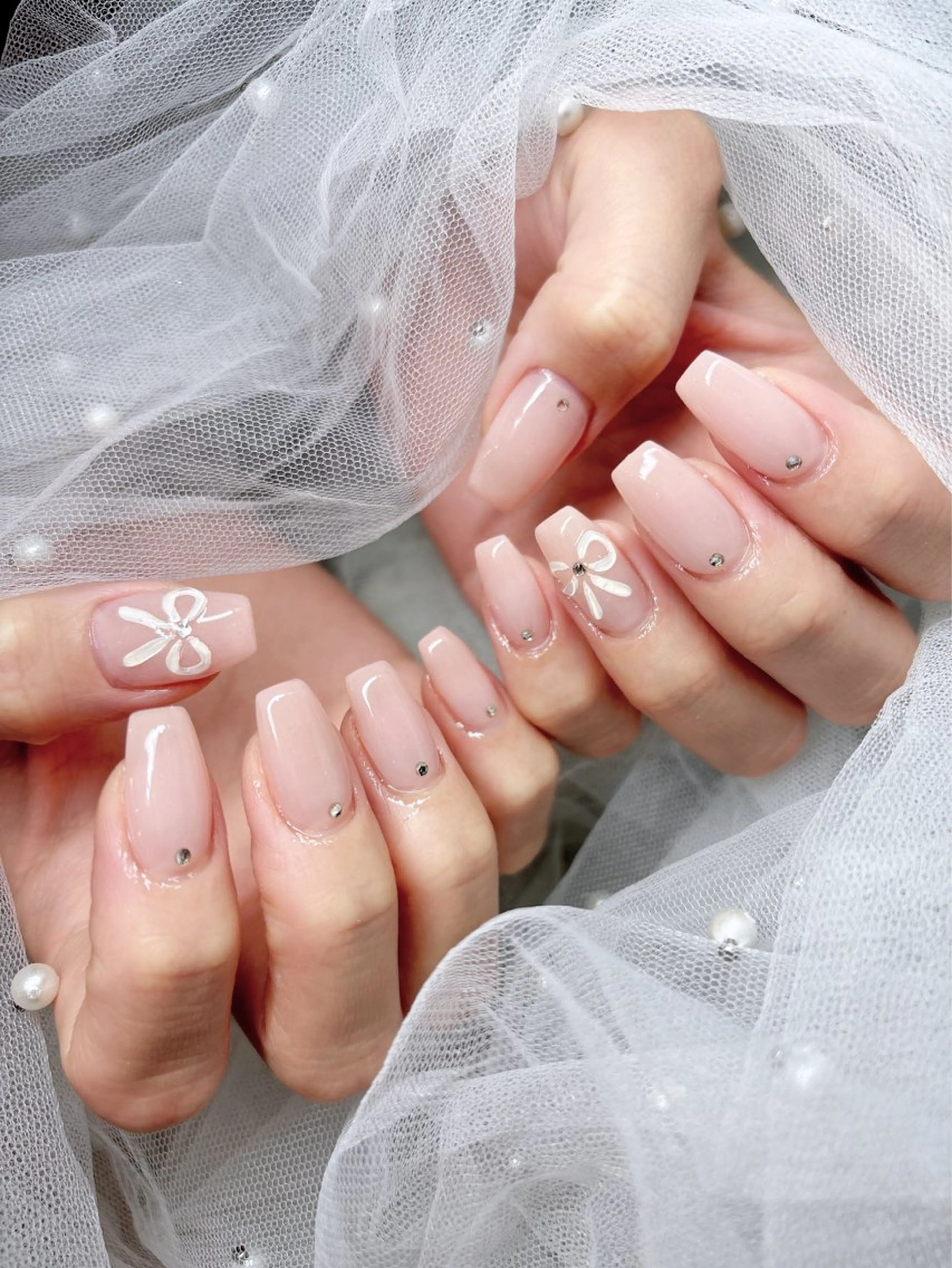 ネイル ピンク リボン スクエアネイル ワンホンネイル ハンドネイル happiness nailのネイルデザイン