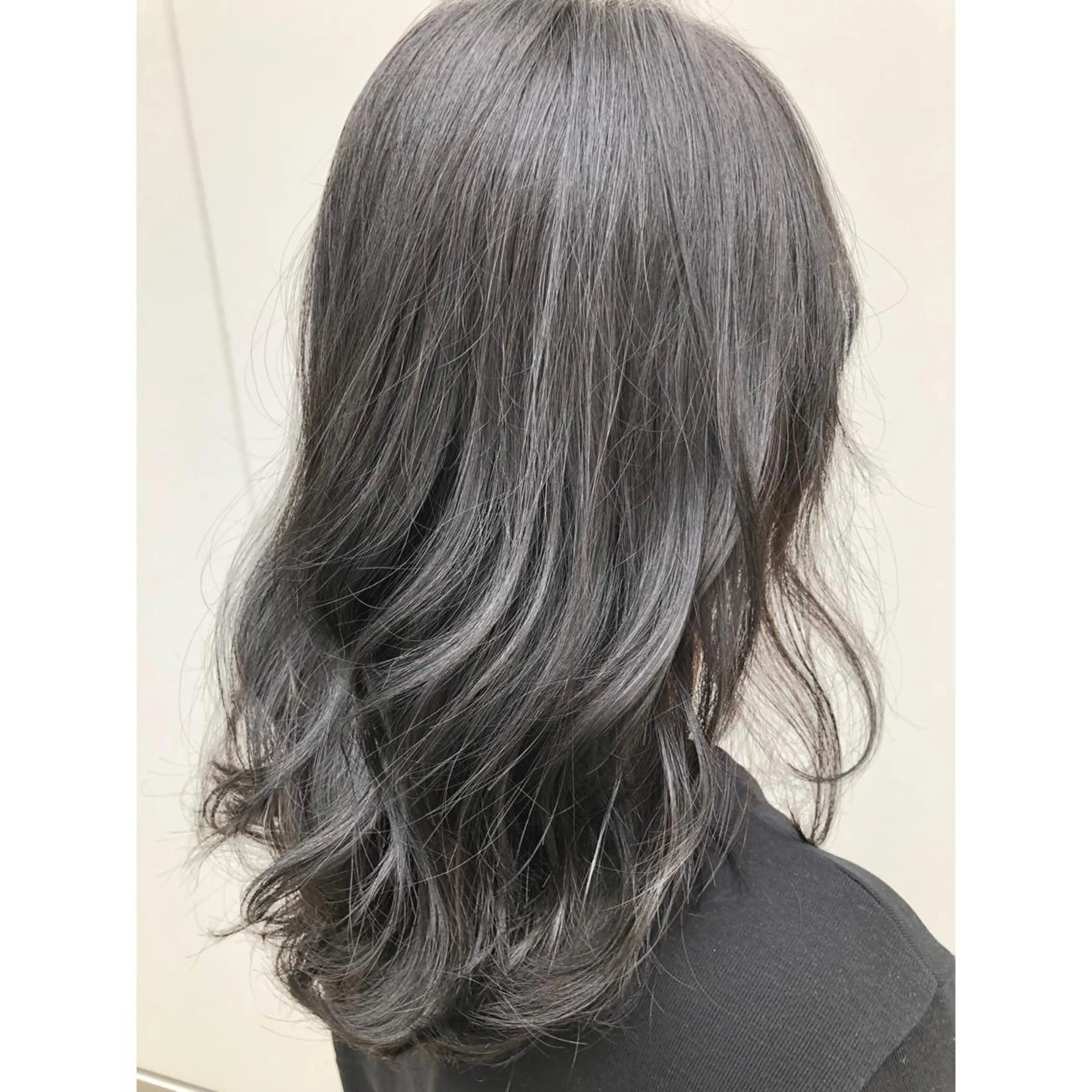 カラー ダークグレー ダークグレージュ グレージュ パーソナルカラー診断 できます　木曽　主博のヘアスタイル
