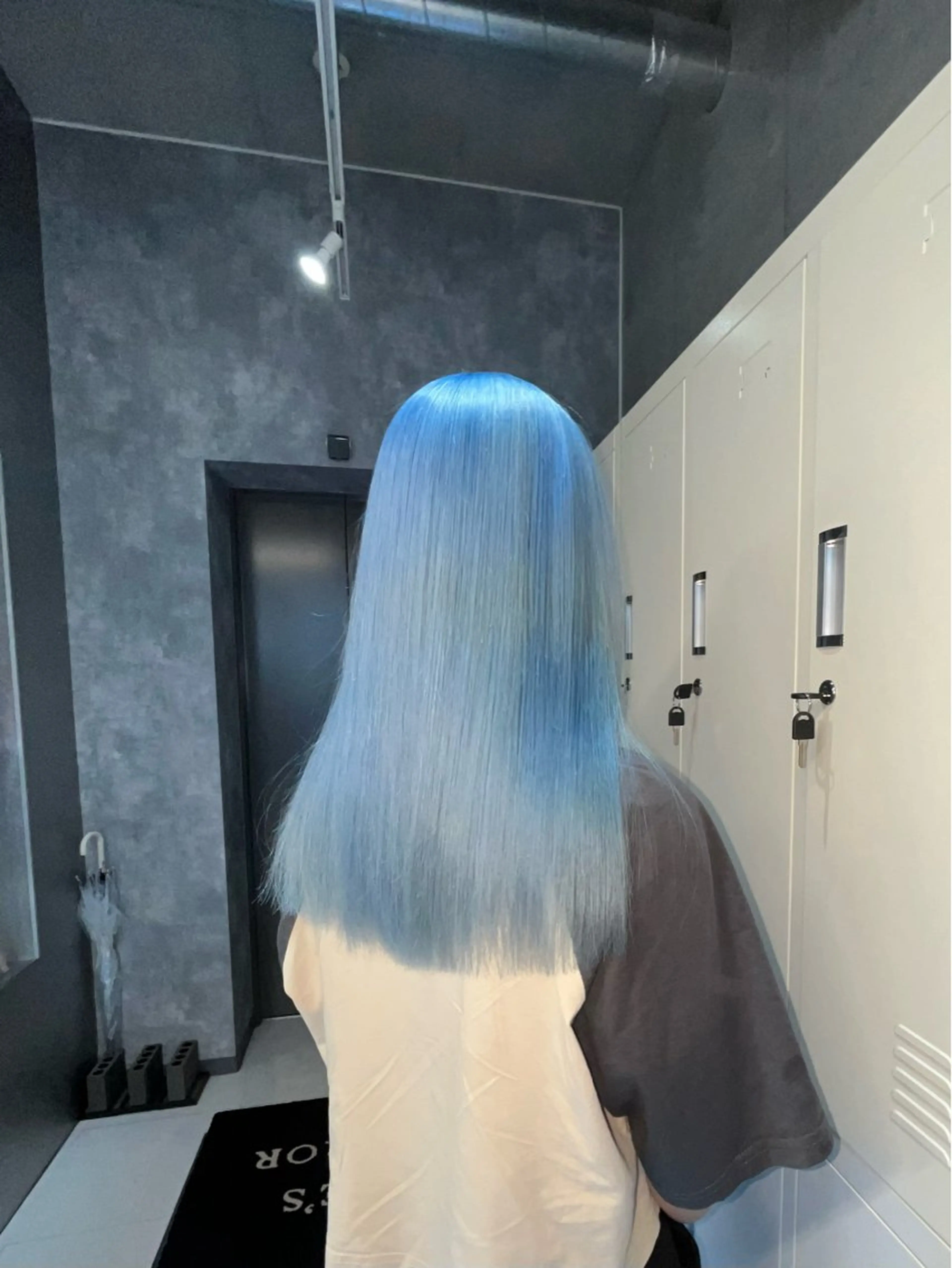 セミロング カラー ブルーカラー ヘアカラー トリートメント 似合わせ骨格補正カッ ト/透明感カラーのヘアスタイル