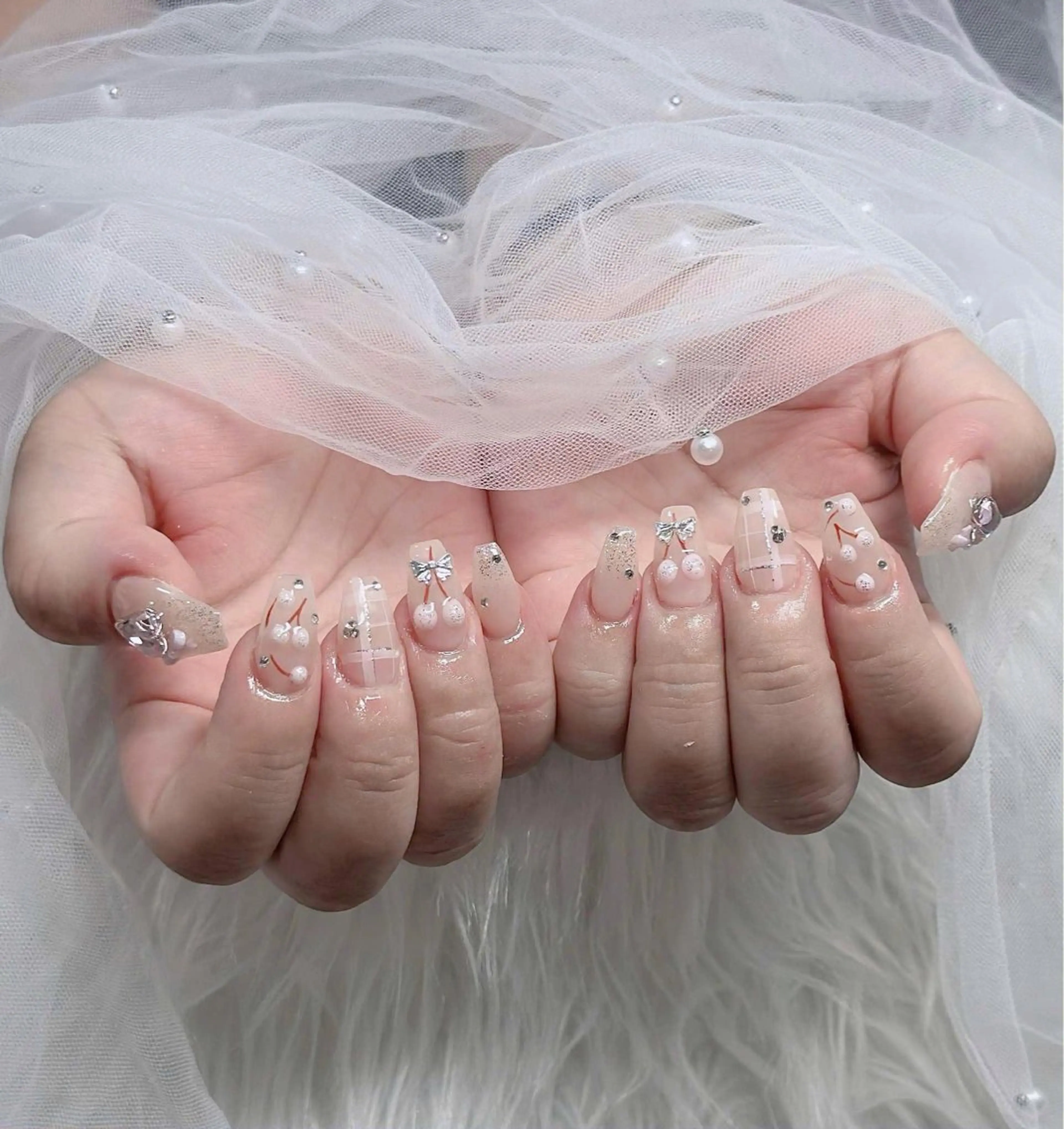 ネイル オーロラネイル フレンチネイル ジェルネイル ハロウィン キラキラネイル ハンドネイル H.baby Nail Salon所属・H.baby Nail Salonのネイルデザイン