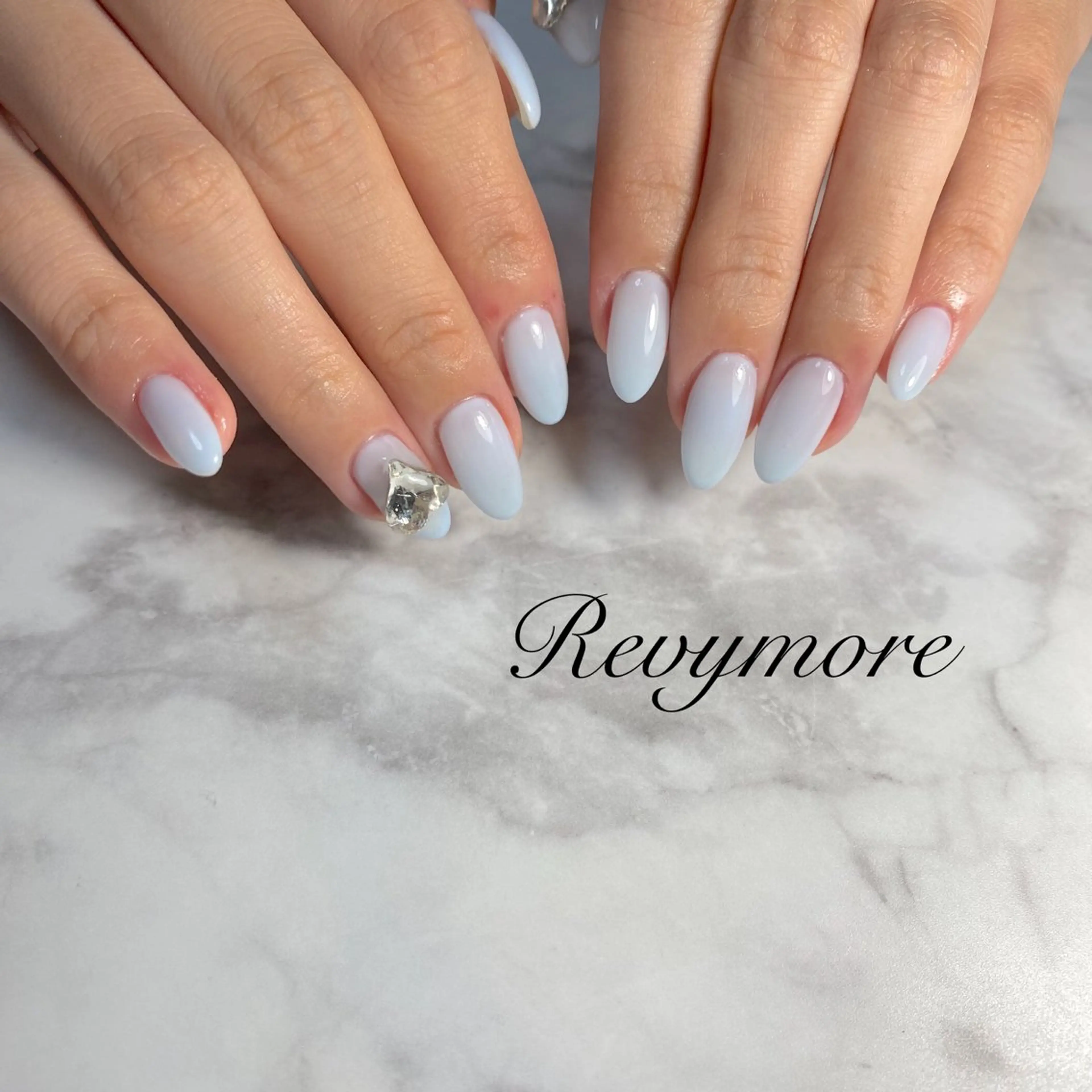 ネイル ブルー ジェルネイル ハート キラキラネイル 韓国ネイル nail salon Revymore所属・nail salon Revymoreのネイルデザイン