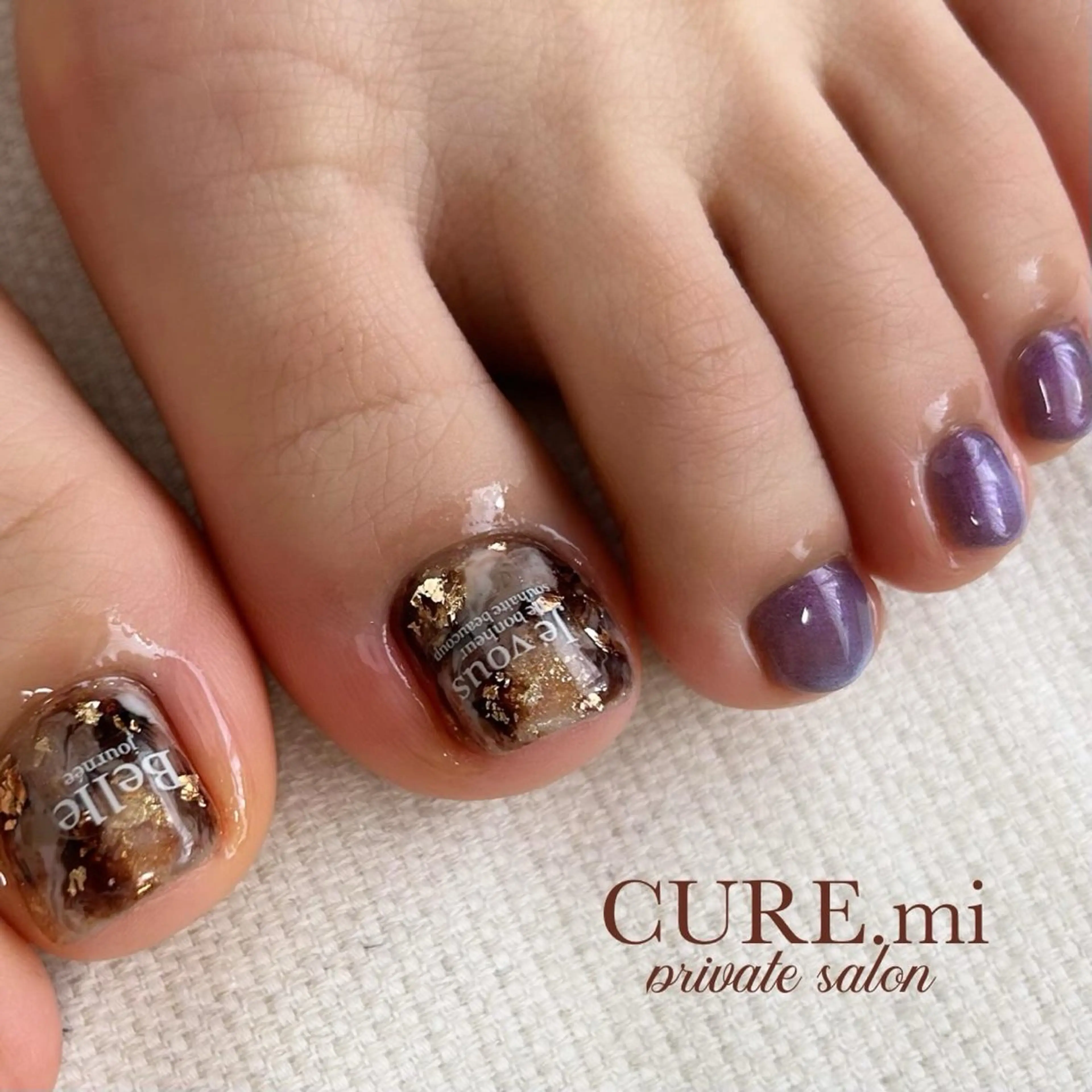 ネイル フットネイル キラキラネイル マグネットネイル ニュアンスネイル フットネイル CURE.mi所属・伊藤 美香のネイルデザイン