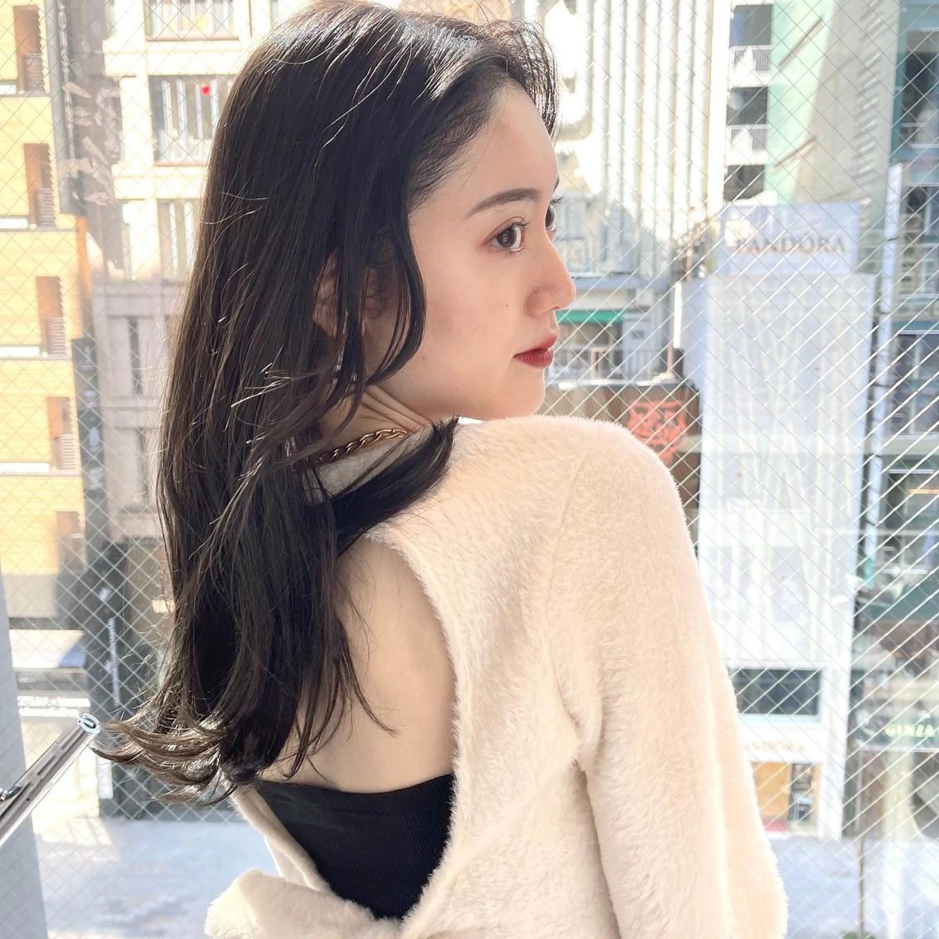 セミロング くびれヘア エギョモリ 顔まわりレイヤー 顔周りカット かきあげバング カット ヘアカラー トリートメント ボブパーマ ウルフパーマのヘアスタイル
