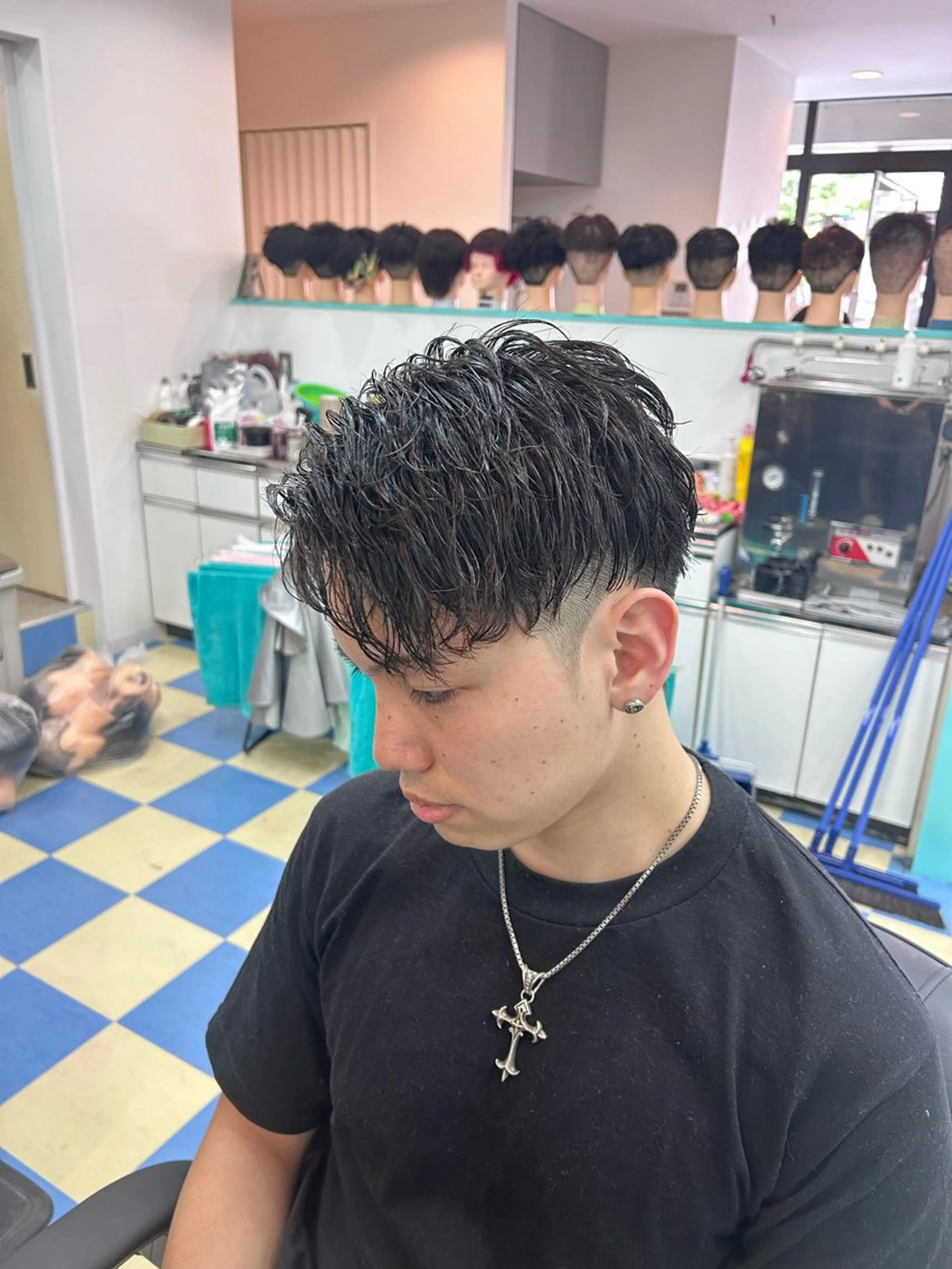 ショート パーマ メンズ ビジネス 刈り上げ ショートヘア The GNASTY by damdeetokyo所属・渡辺 琉聖のヘアスタイル