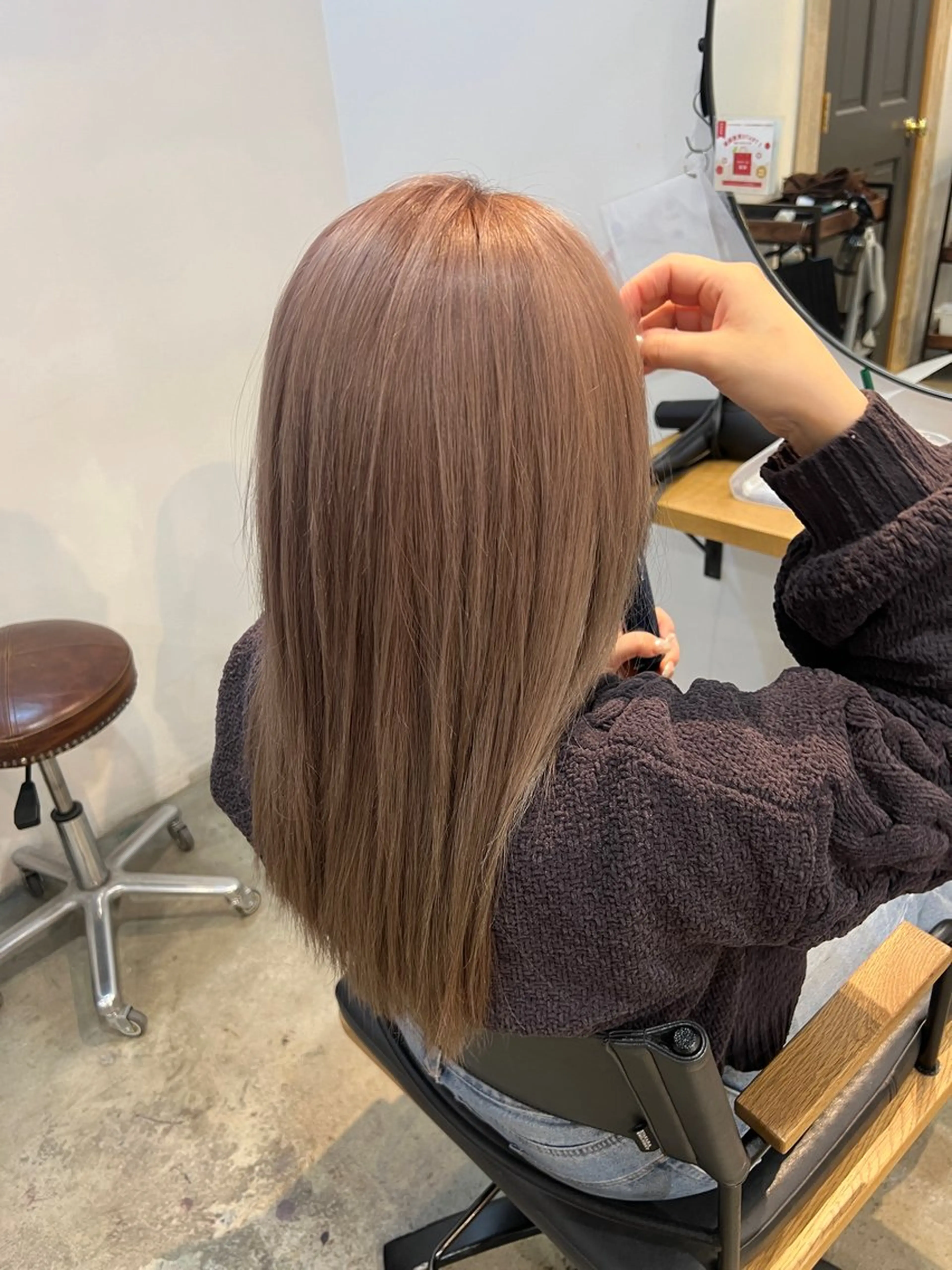 セミロング カラー ベージュカラー ミルクティーベージュ beleefric 🩵黒木芽衣のヘアスタイル