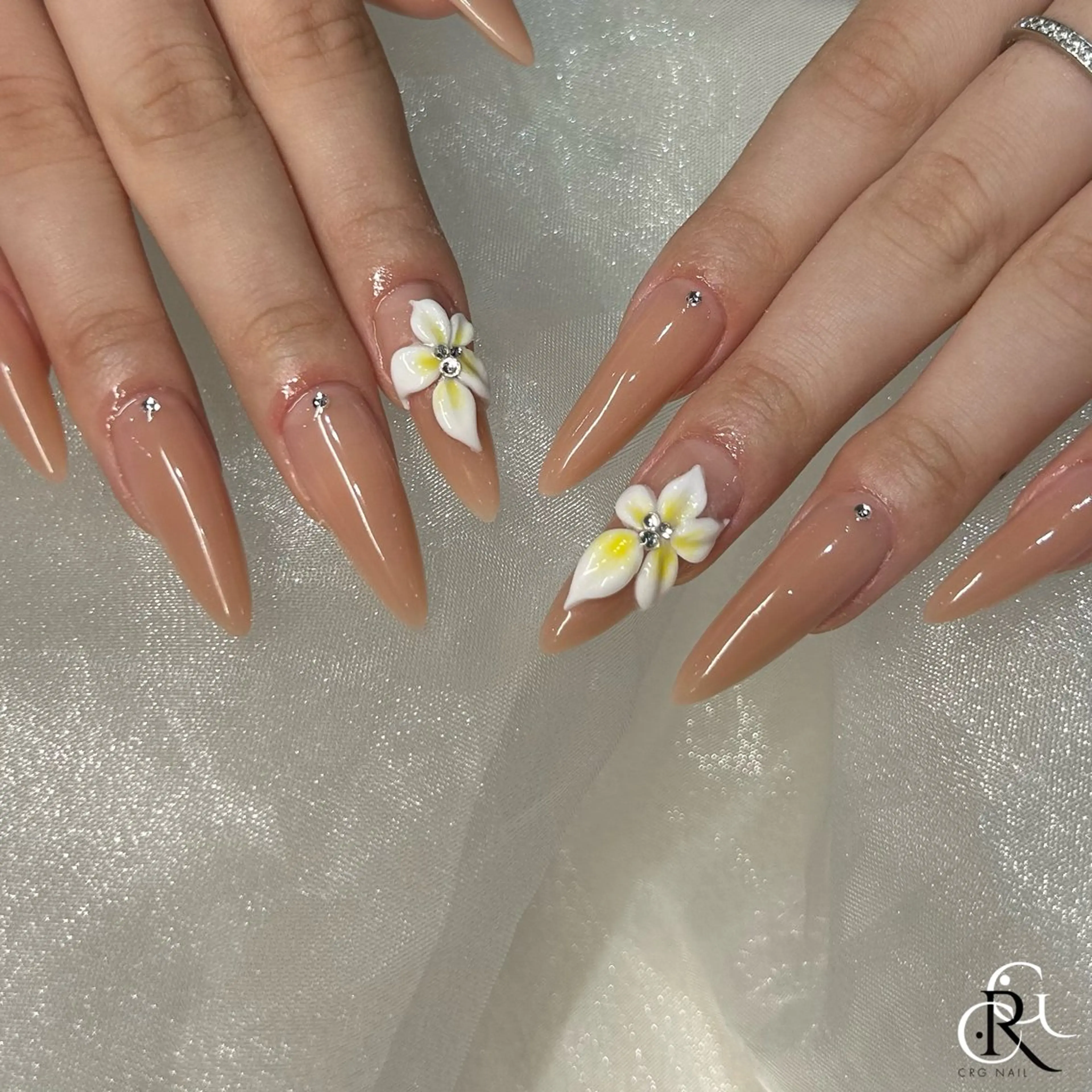 ロング ハンドネイル CRGNAIL RENAのネイルデザイン