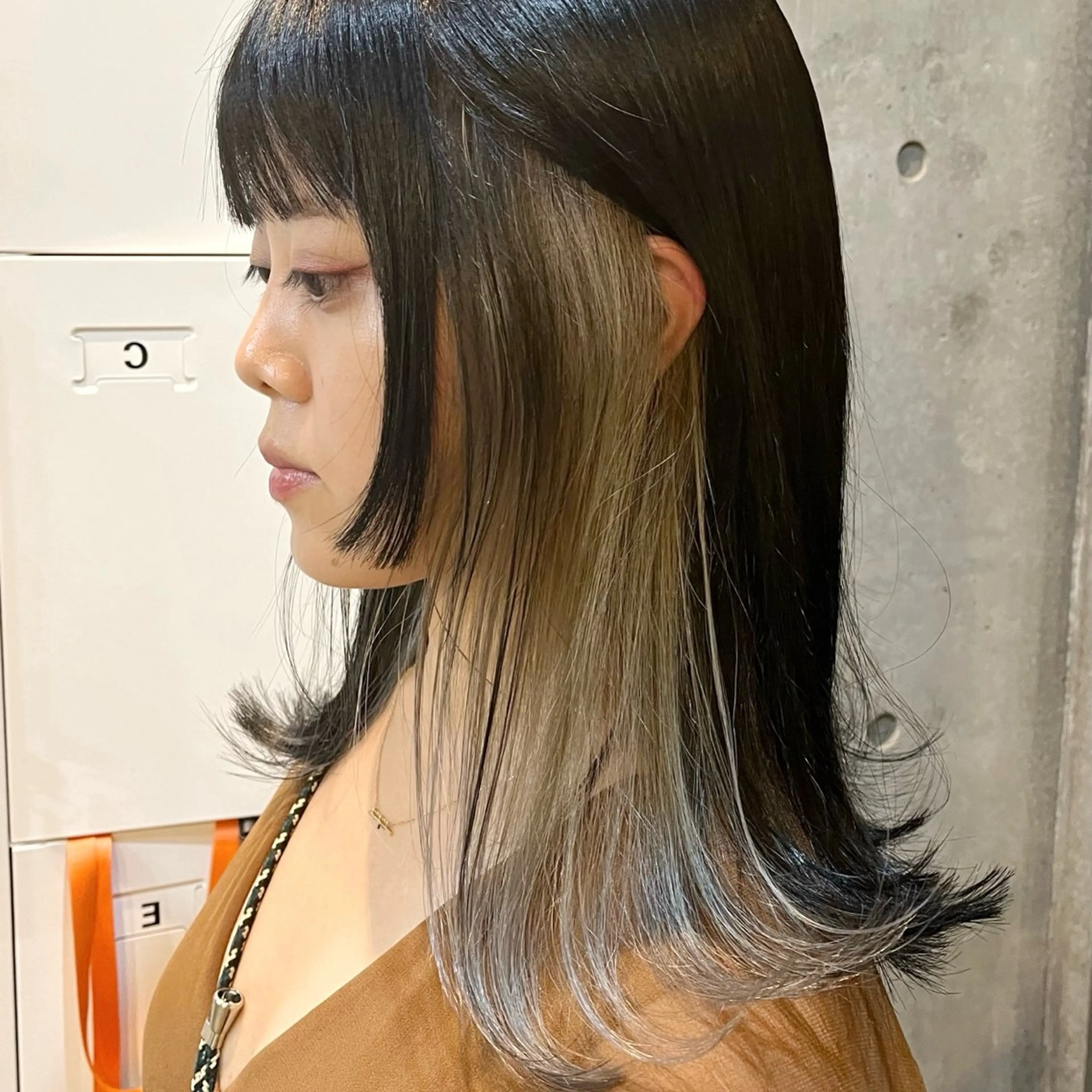セミロング ボブ ハイライト 髪質改善 韓国風ヘア トリートメント ヘアカラー 藤澤 夏実/インナーカラーのヘアスタイル