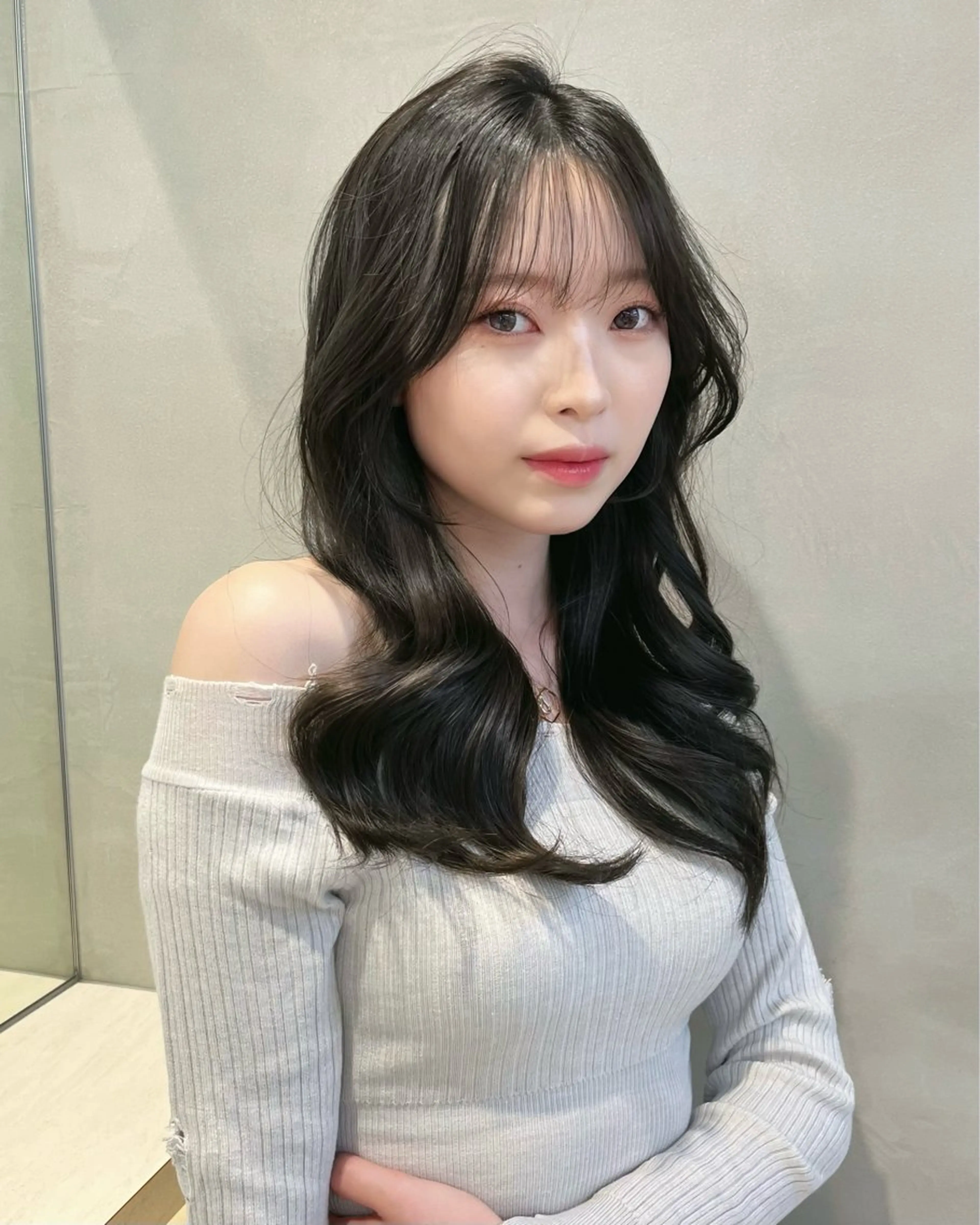 ロング カラー グレージュ オリーブグレージュ オリーブグレー 韓国風ヘア レイヤーカット カット ヘアカラー トリートメント 大人韓国ヘア🇰🇷 蒲生優のヘアスタイル