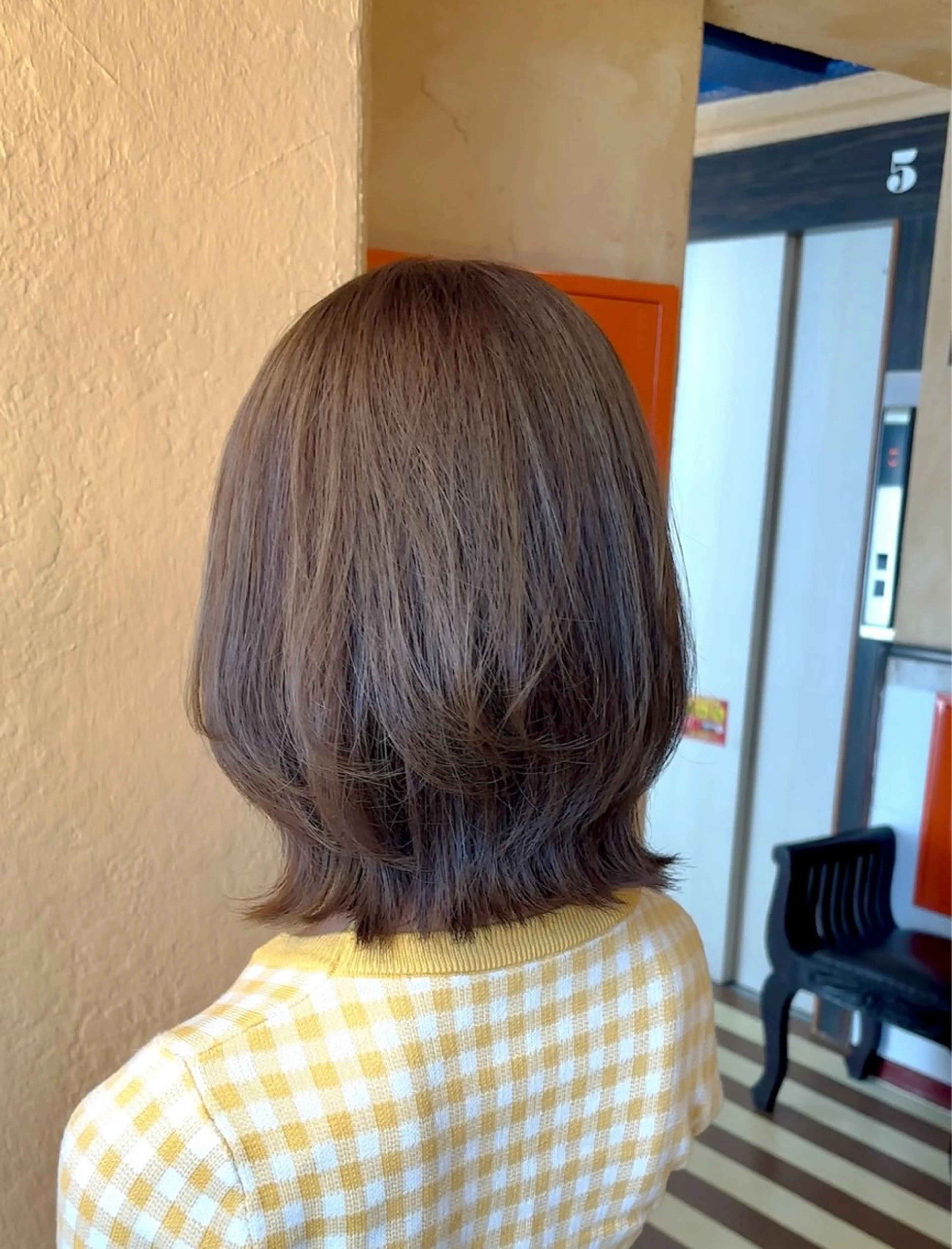 ミディアム カラー ボブ 伸ばしかけ レイヤーカット カット ヘアカラー ブリーチなしベージュ 特化 松村 茶屋町のヘアスタイル